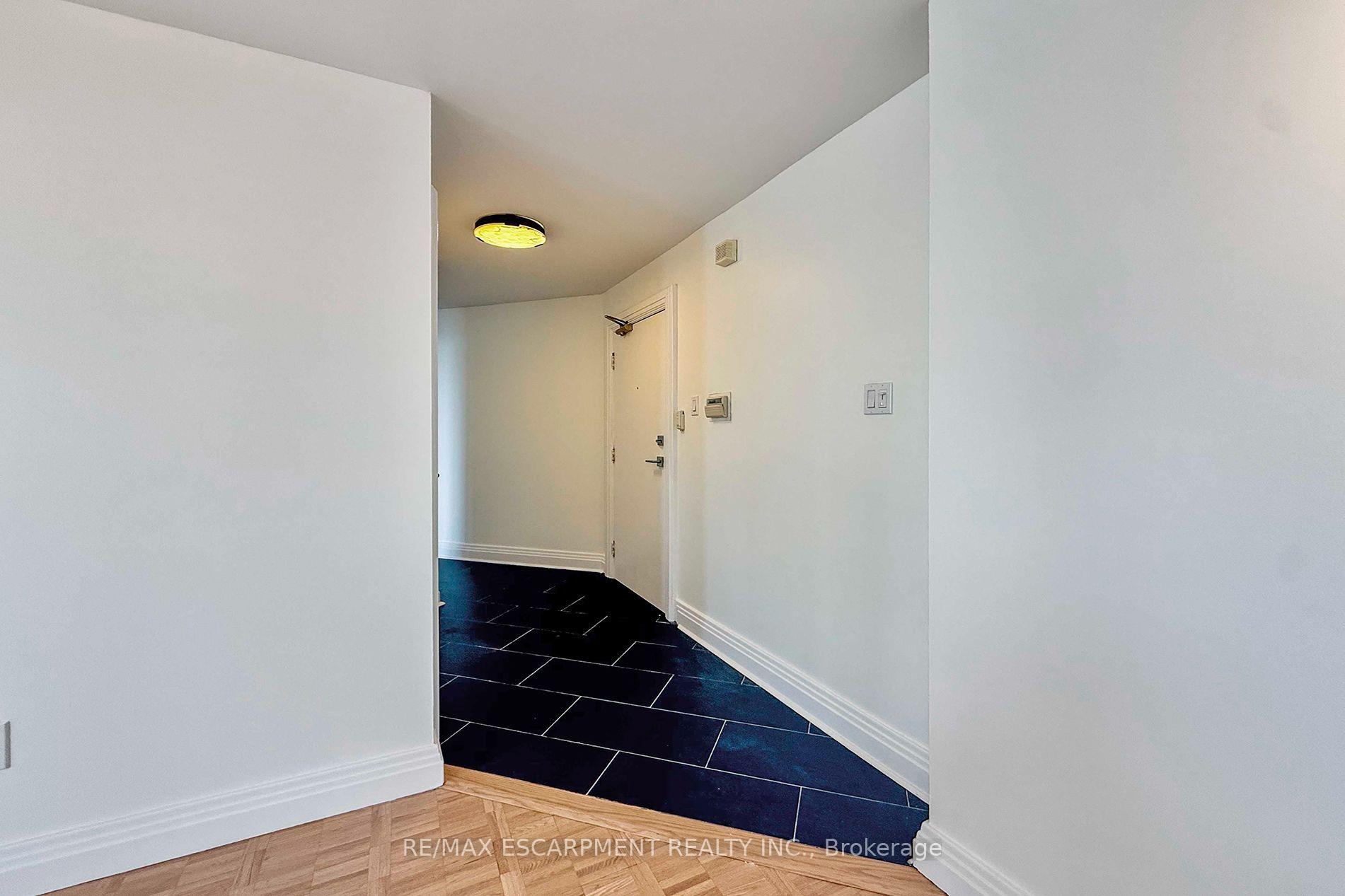 Photo 3 of Unit 2804, 3650 Kaneff Crescent, Mississauga, Mississauga Valleys — HOMEH