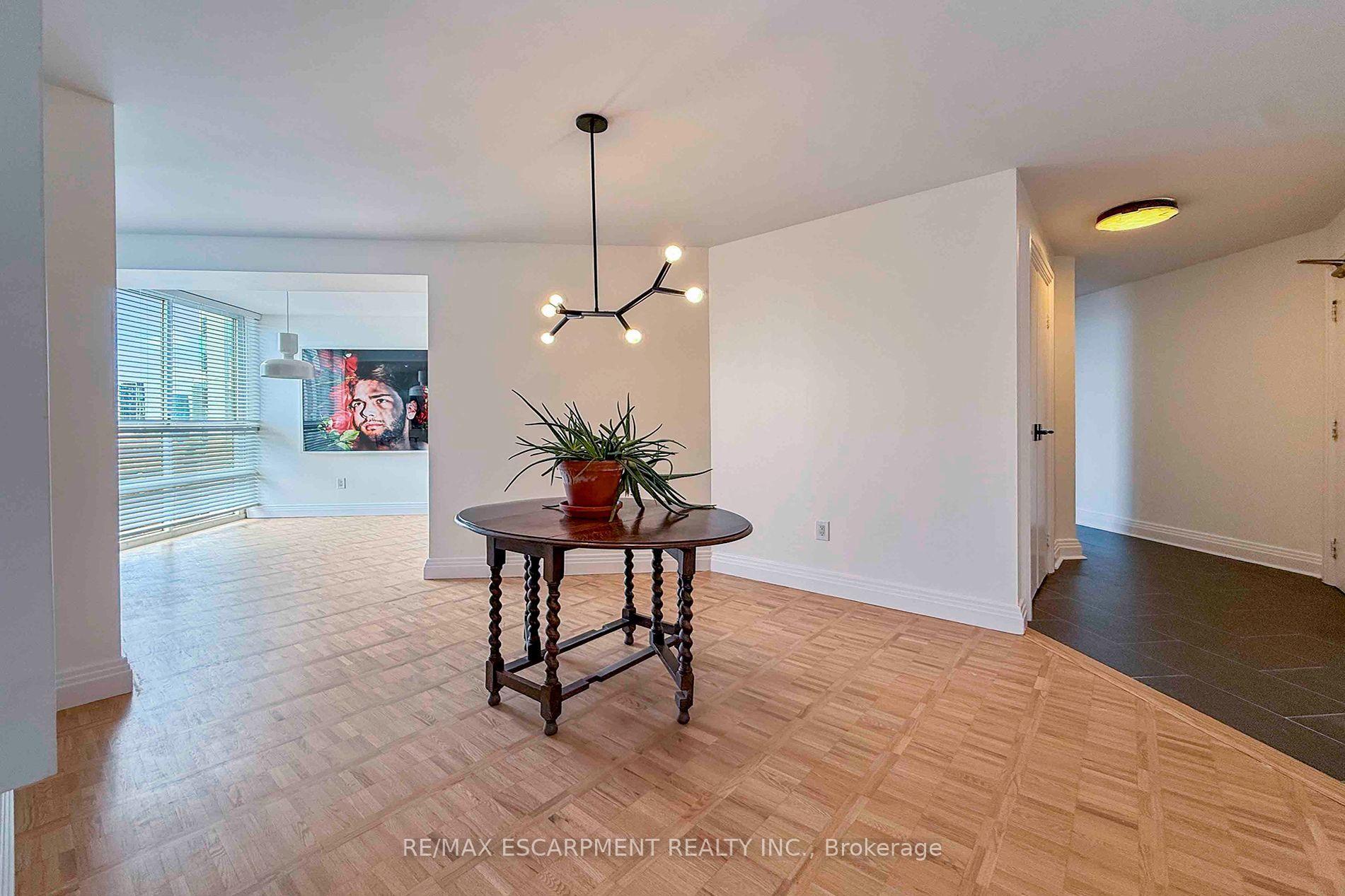 Photo 5 of Unit 2804, 3650 Kaneff Crescent, Mississauga, Mississauga Valleys — HOMEH
