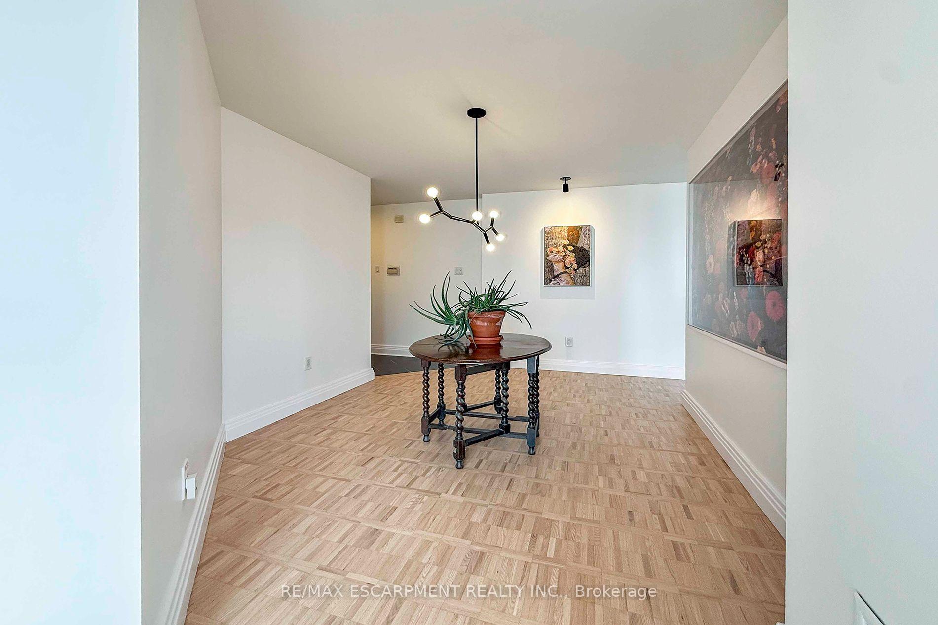 Photo 6 of Unit 2804, 3650 Kaneff Crescent, Mississauga, Mississauga Valleys — HOMEH
