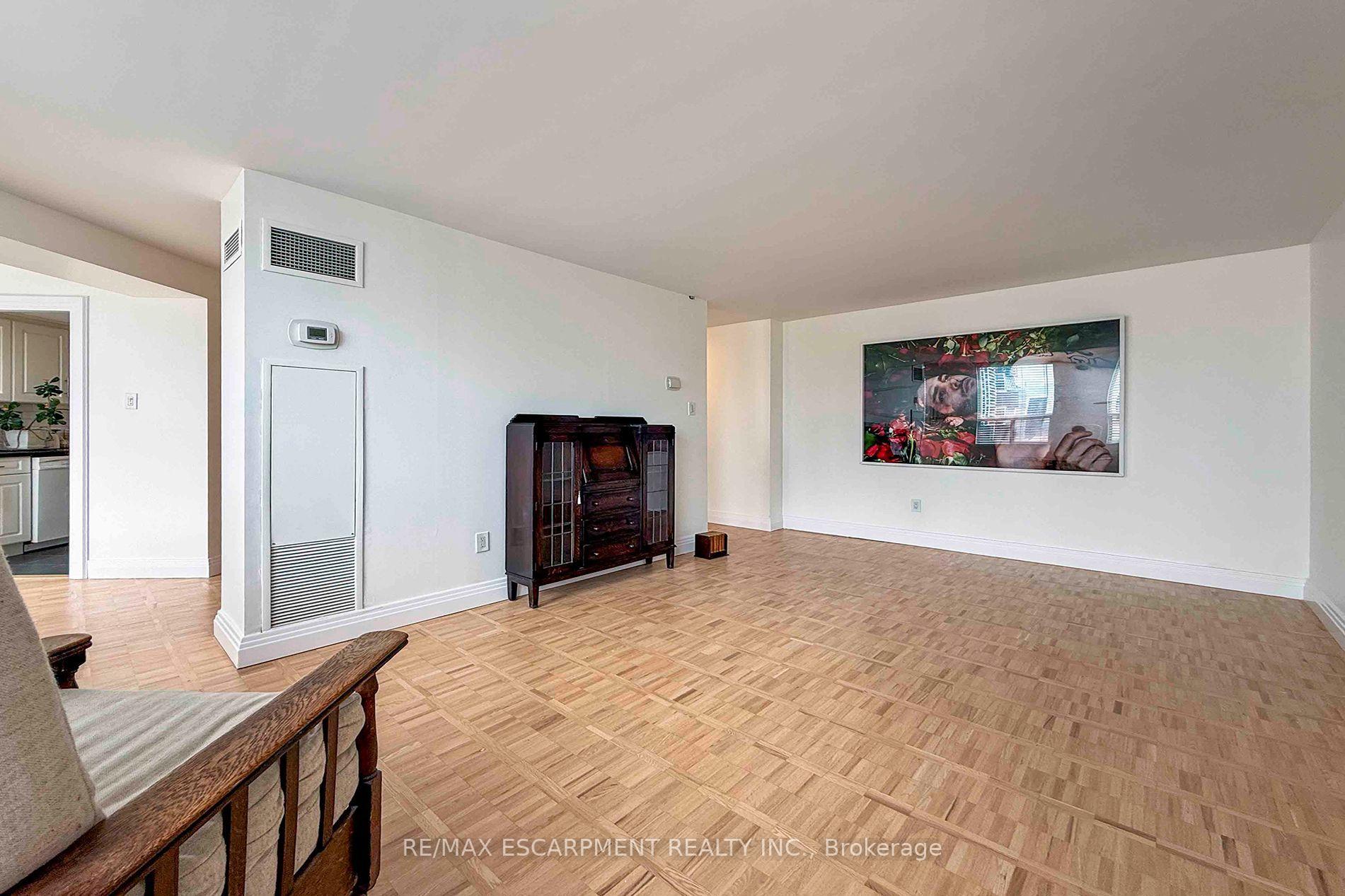 Photo 8 of Unit 2804, 3650 Kaneff Crescent, Mississauga, Mississauga Valleys — HOMEH