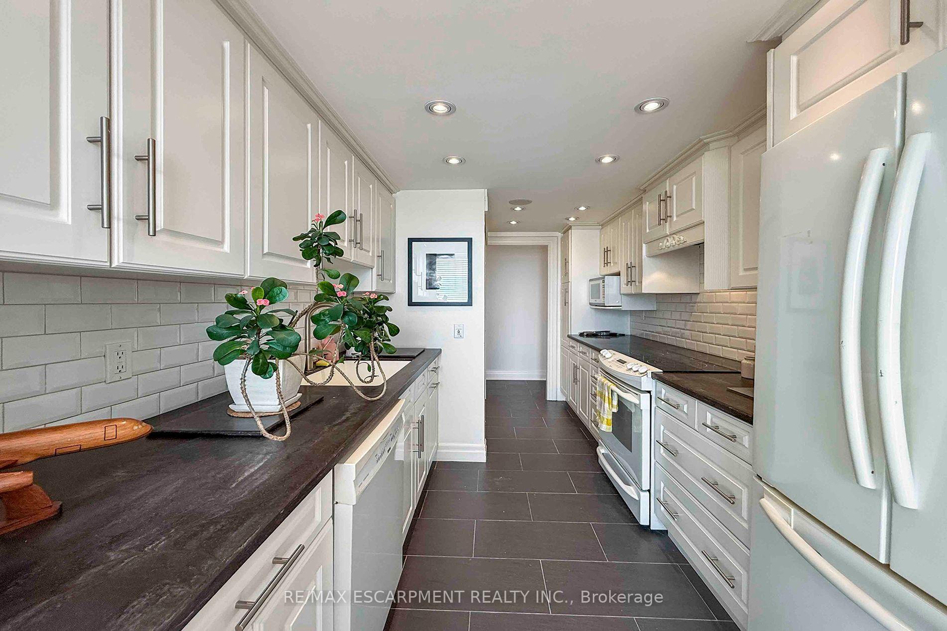 Photo 12 of Unit 2804, 3650 Kaneff Crescent, Mississauga, Mississauga Valleys — HOMEH