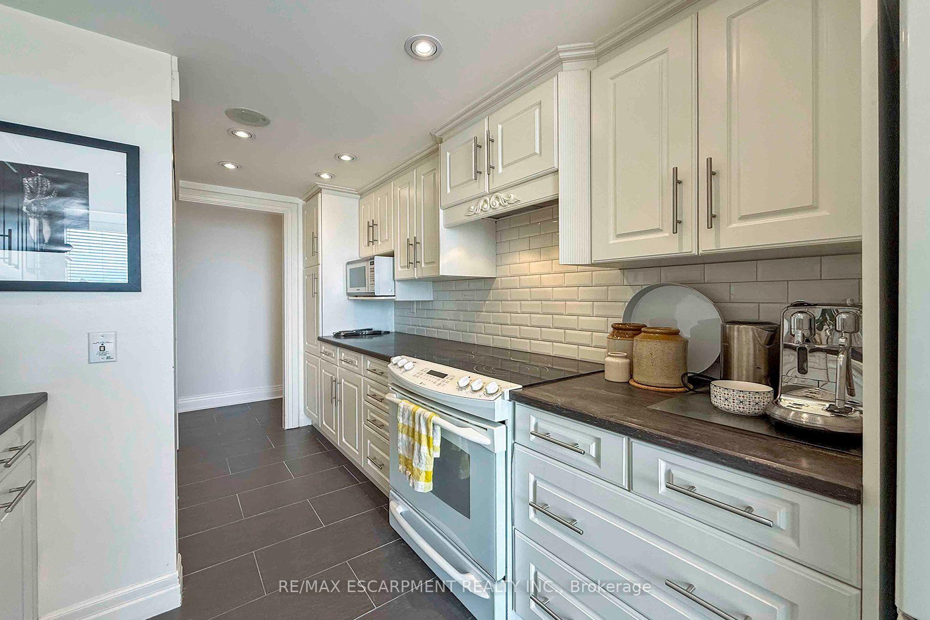 Photo 13 of Unit 2804, 3650 Kaneff Crescent, Mississauga, Mississauga Valleys — HOMEH