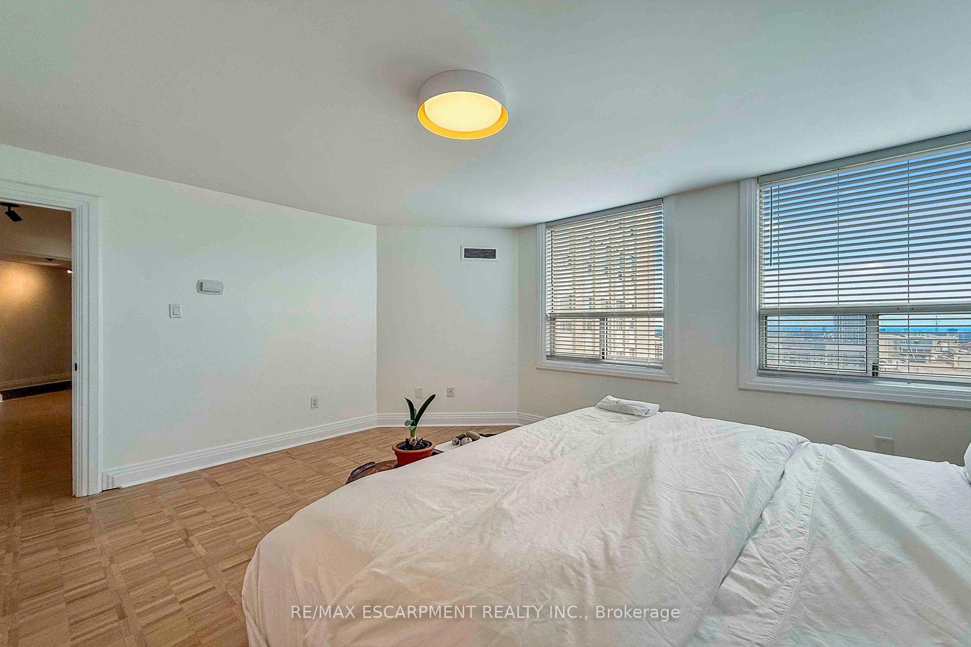Photo 21 of Unit 2804, 3650 Kaneff Crescent, Mississauga, Mississauga Valleys — HOMEH