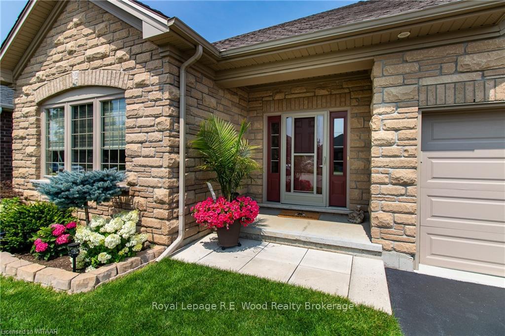 Photo 2 of 6 Esseltine Drive, Tillsonburg — HOMEH