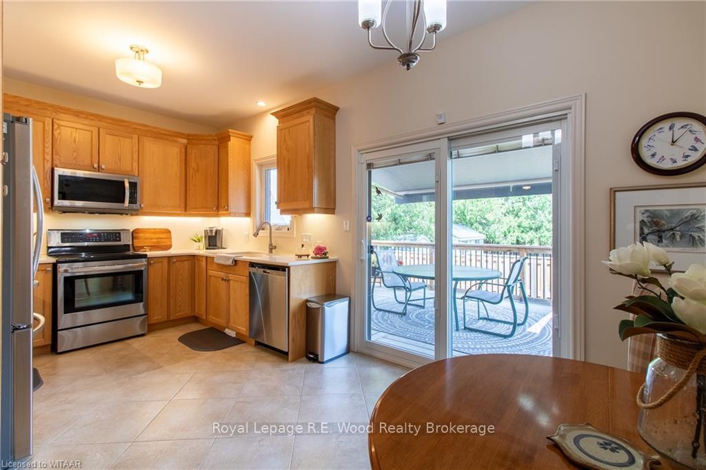 Photo 10 of 6 Esseltine Drive, Tillsonburg — HOMEH