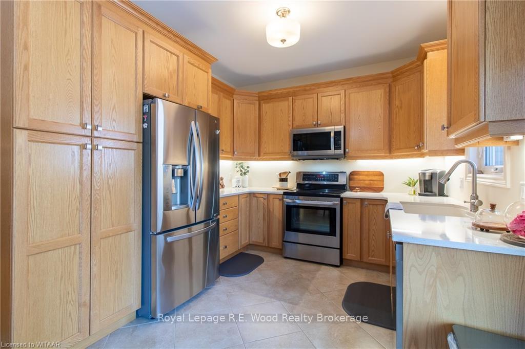 Photo 11 of 6 Esseltine Drive, Tillsonburg — HOMEH