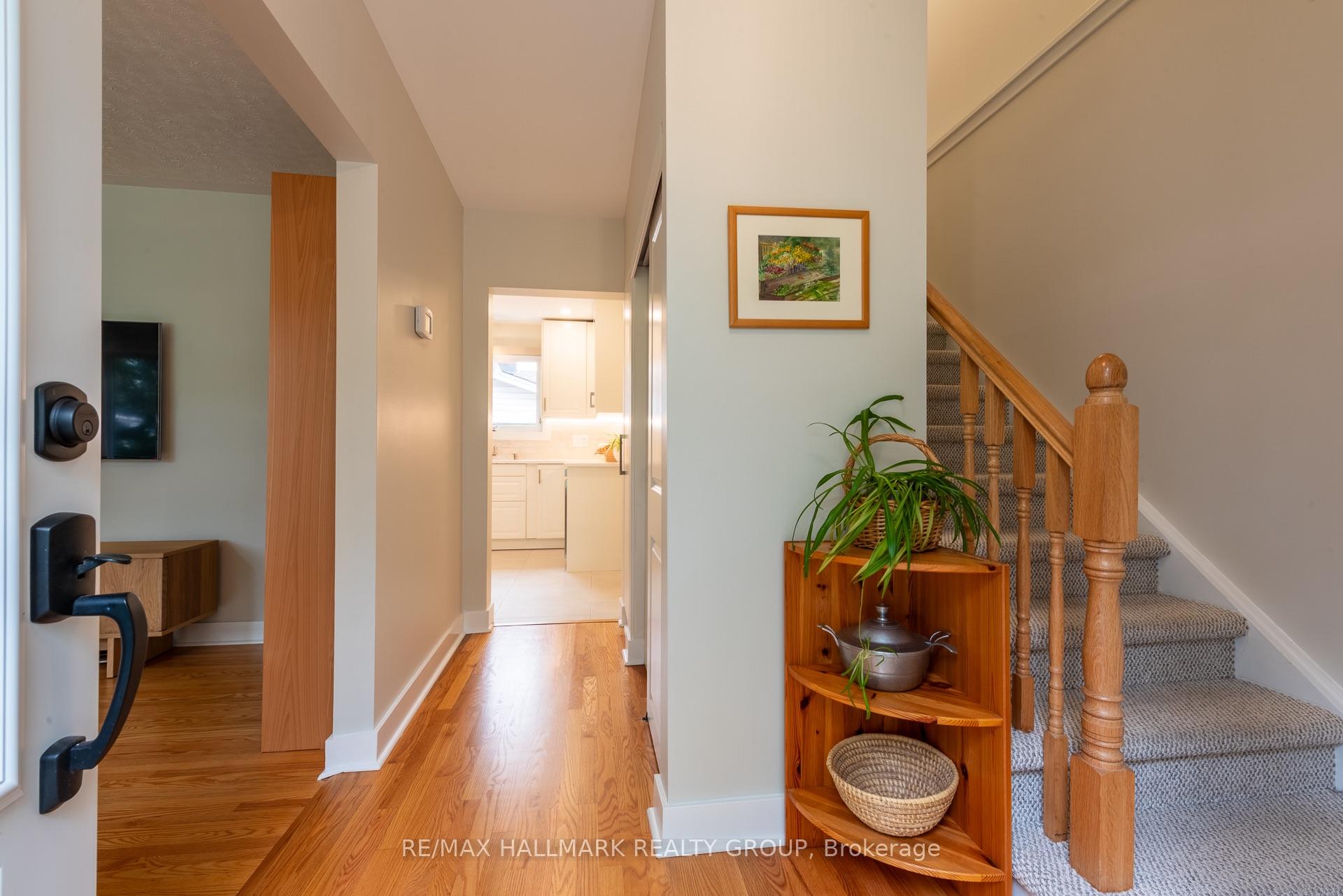 Photo 3 of 2148 Dunelm Street, Ottawa, Elmvale Acres/Urbandale — HOMEH
