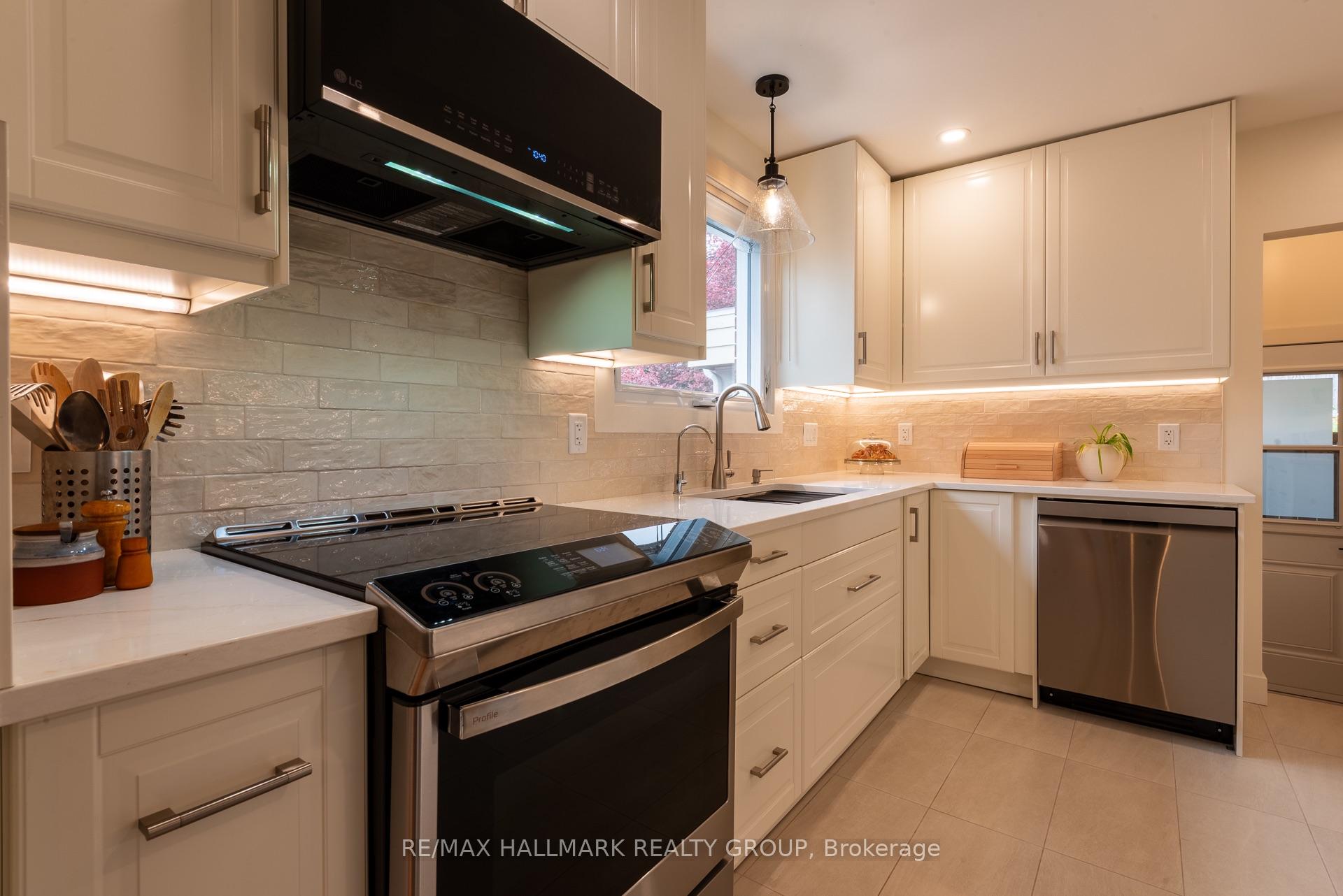 Photo 10 of 2148 Dunelm Street, Ottawa, Elmvale Acres/Urbandale — HOMEH