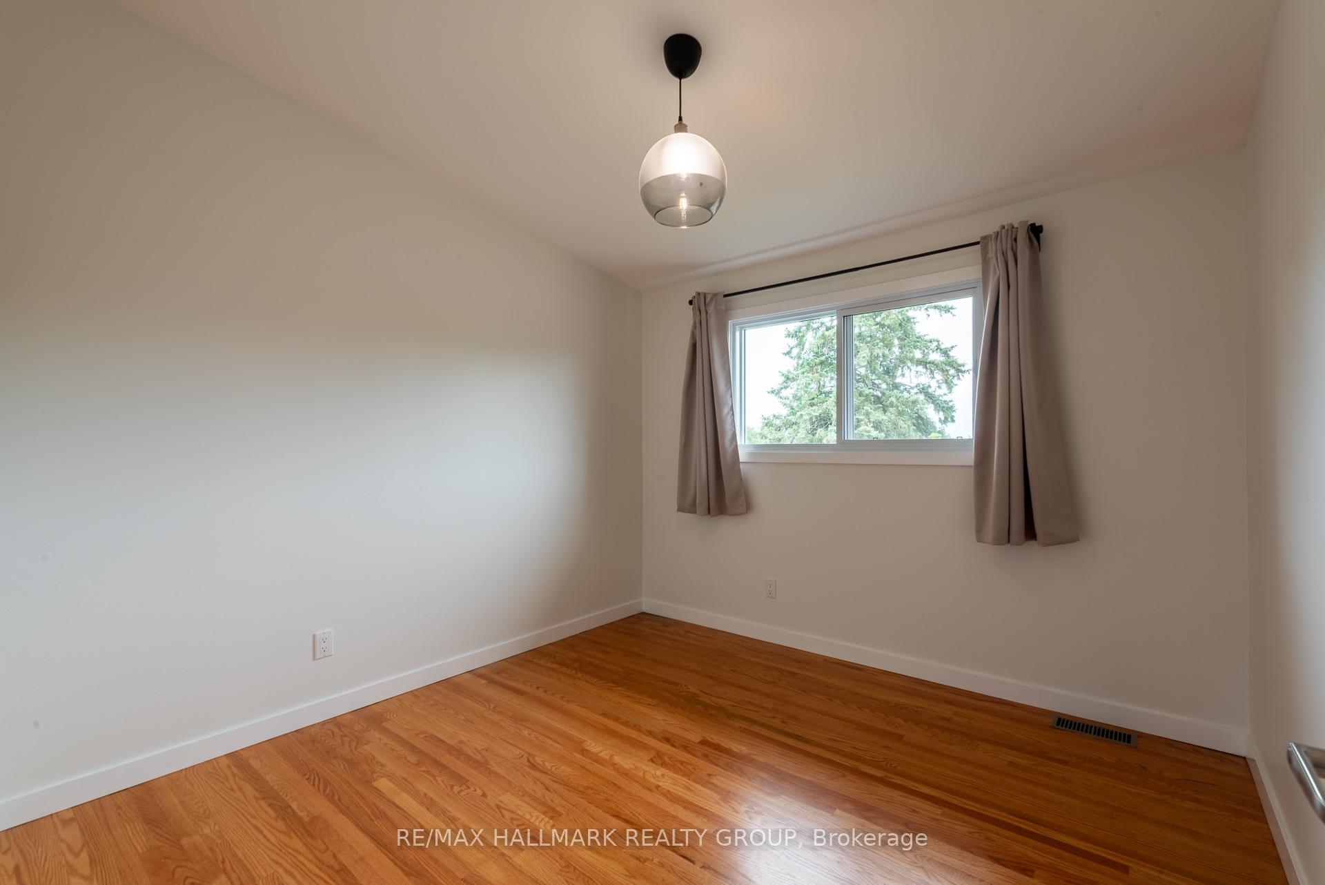 Photo 19 of 2148 Dunelm Street, Ottawa, Elmvale Acres/Urbandale — HOMEH