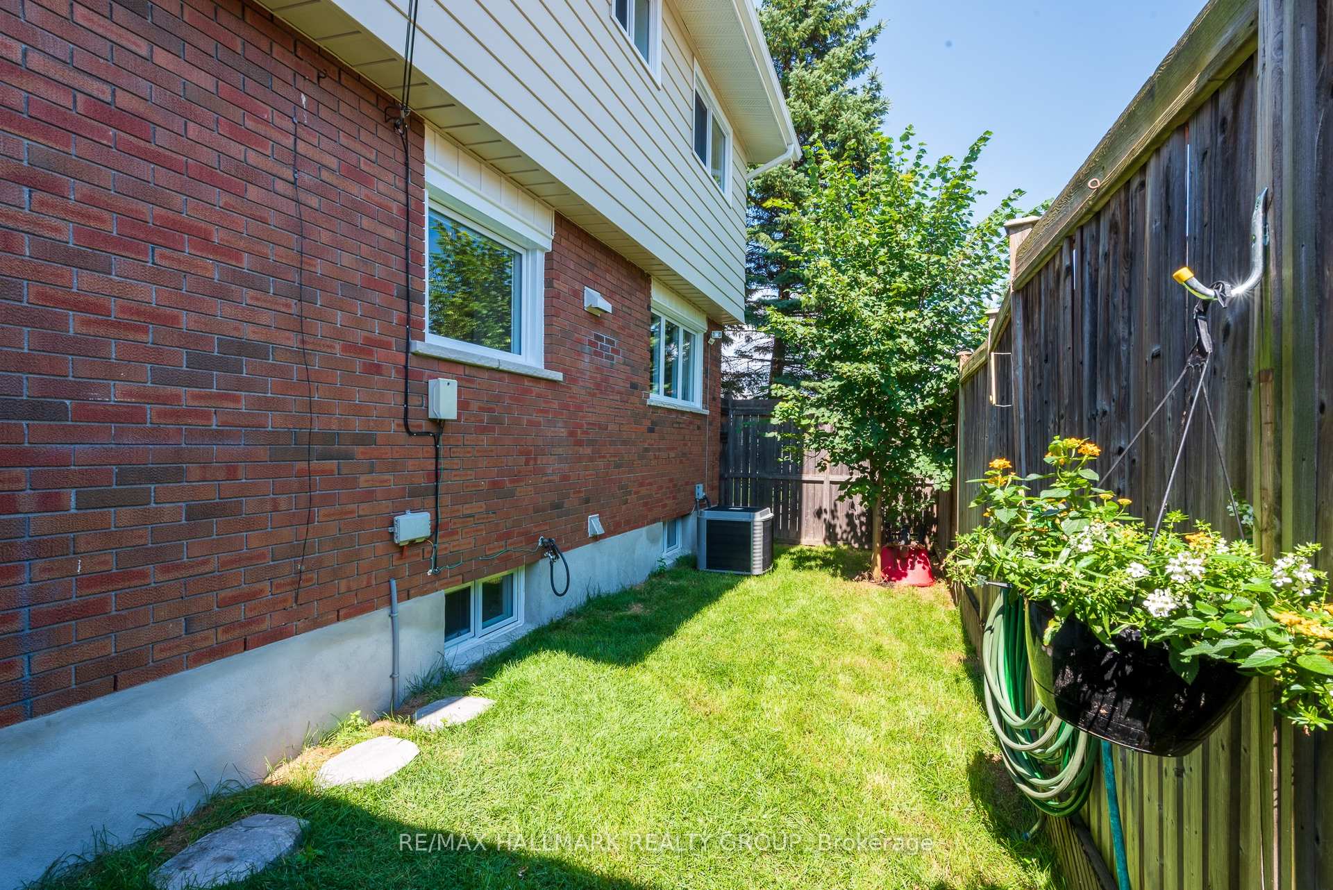 Photo 26 of 2148 Dunelm Street, Ottawa, Elmvale Acres/Urbandale — HOMEH