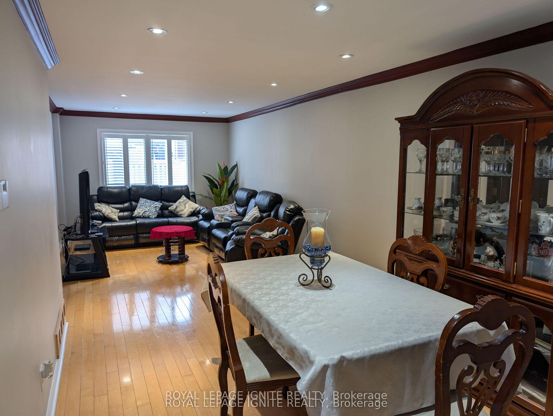 Photo 5 of 98 Chloe Crescent, Markham, Middlefield — HOMEH
