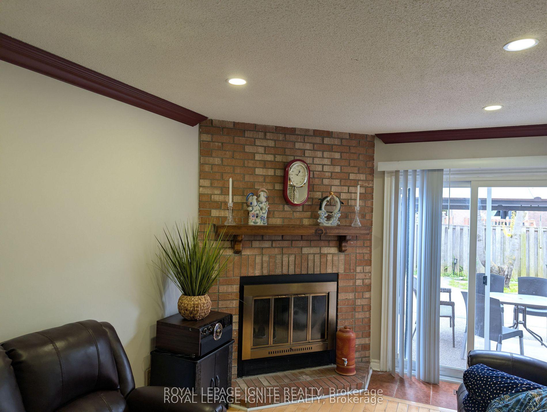 Photo 6 of 98 Chloe Crescent, Markham, Middlefield — HOMEH