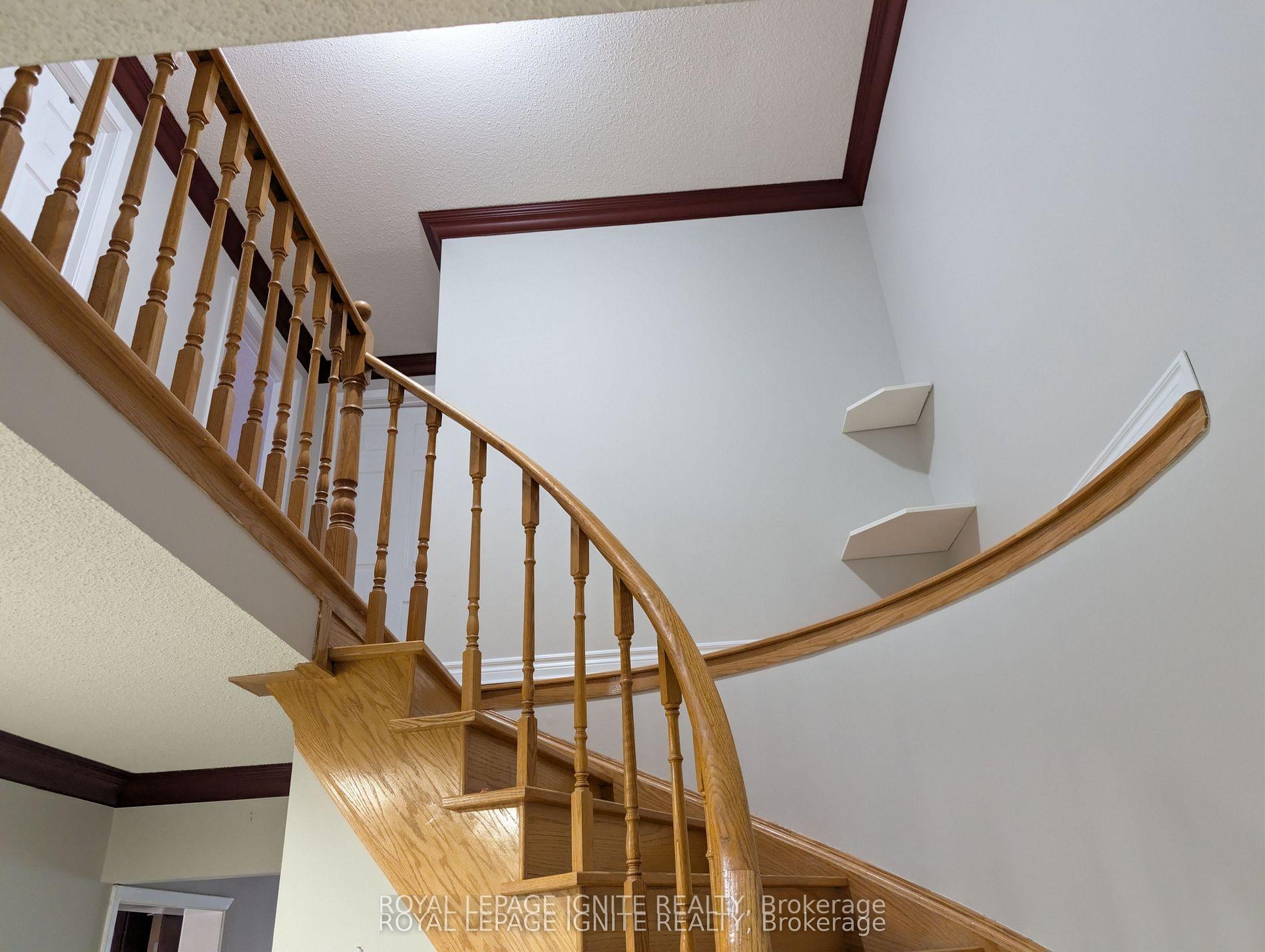 Photo 7 of 98 Chloe Crescent, Markham, Middlefield — HOMEH