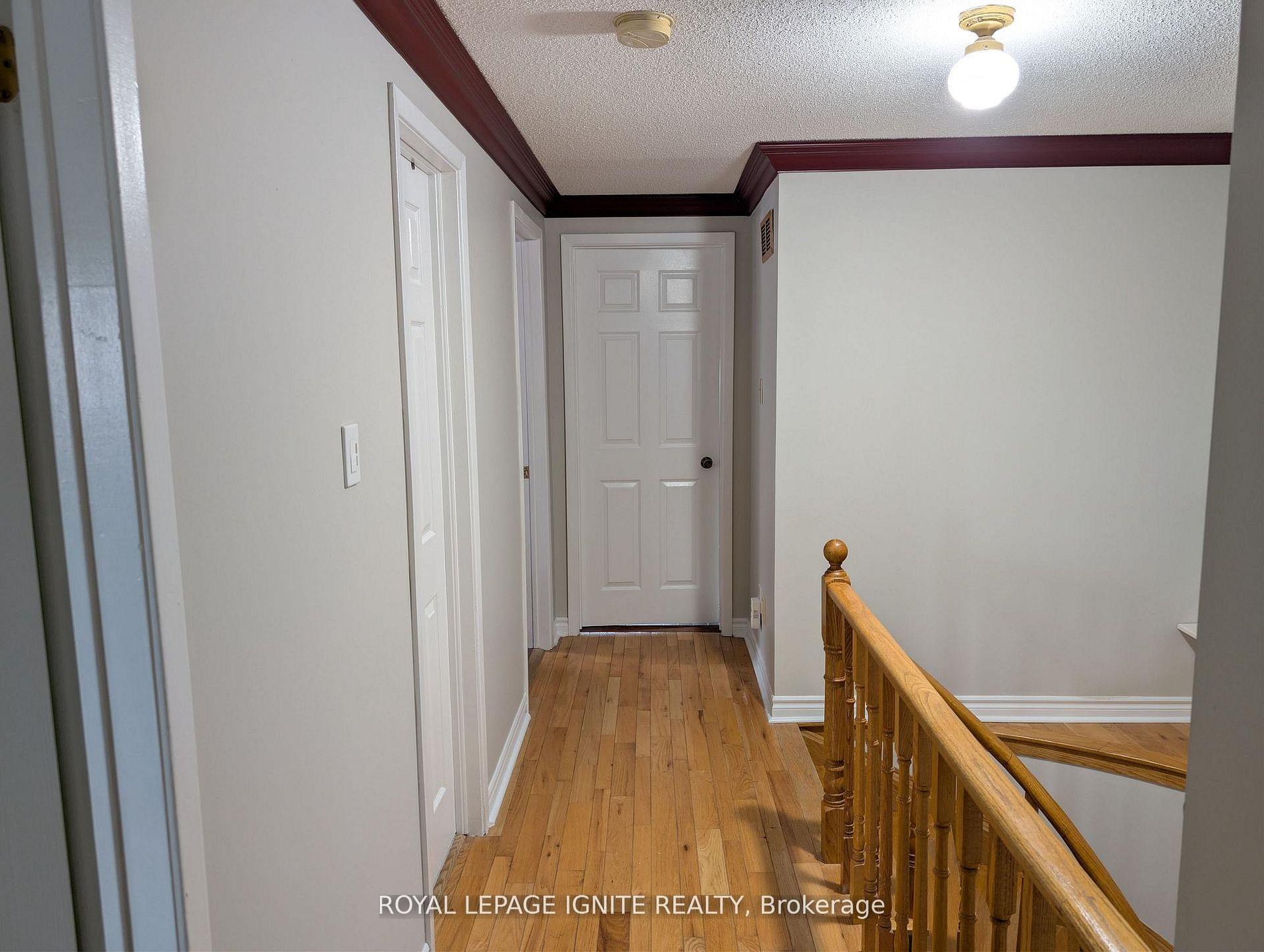 Photo 8 of 98 Chloe Crescent, Markham, Middlefield — HOMEH