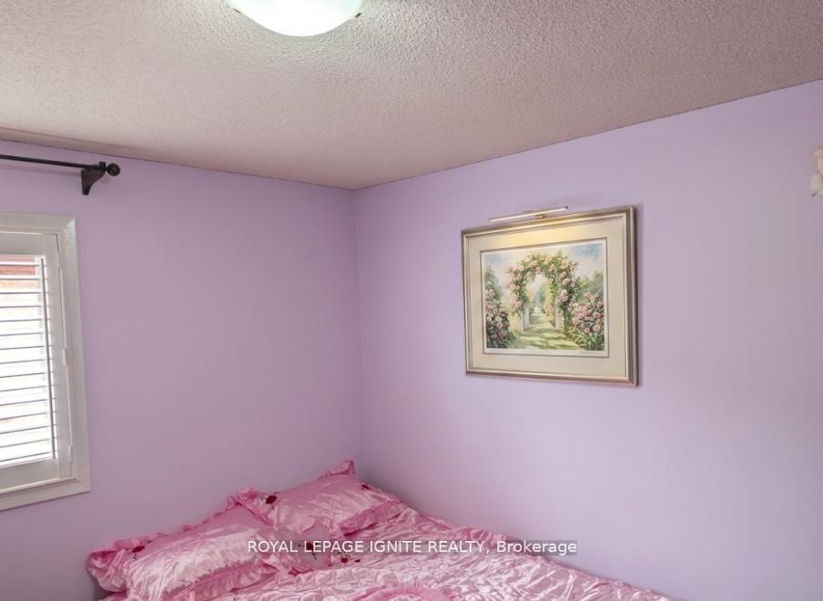 Photo 10 of 98 Chloe Crescent, Markham, Middlefield — HOMEH