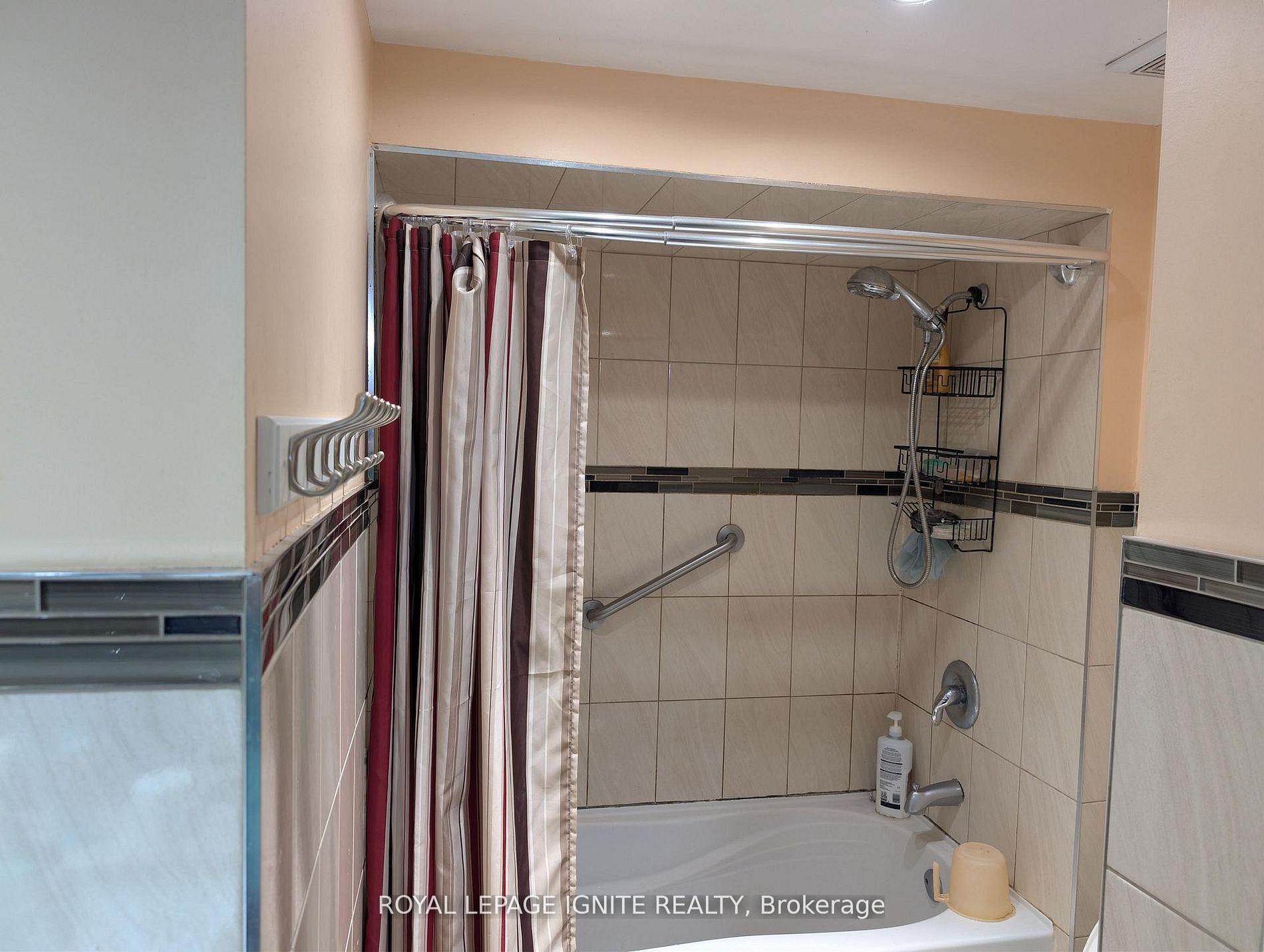 Photo 14 of 98 Chloe Crescent, Markham, Middlefield — HOMEH