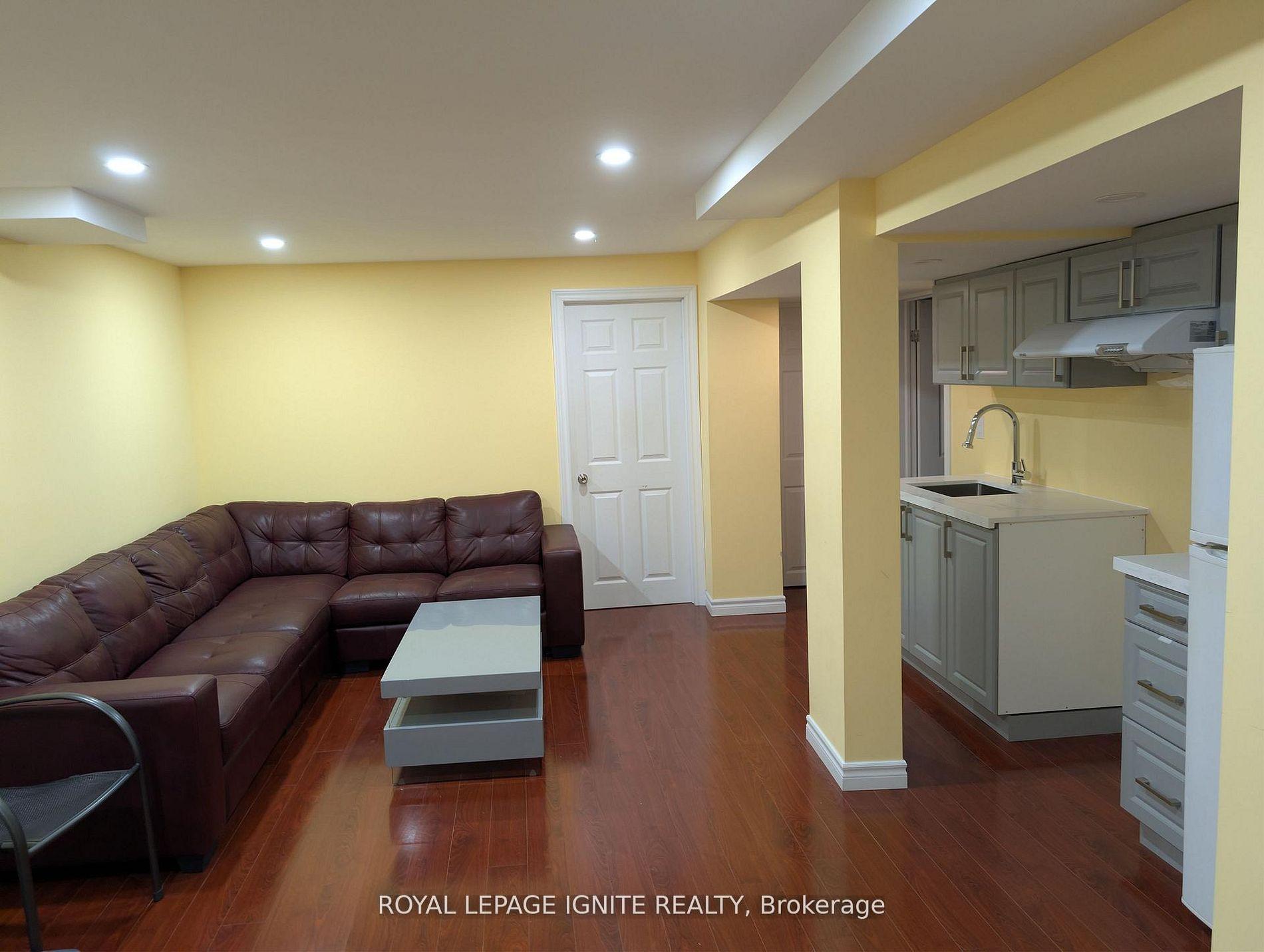 Photo 16 of 98 Chloe Crescent, Markham, Middlefield — HOMEH