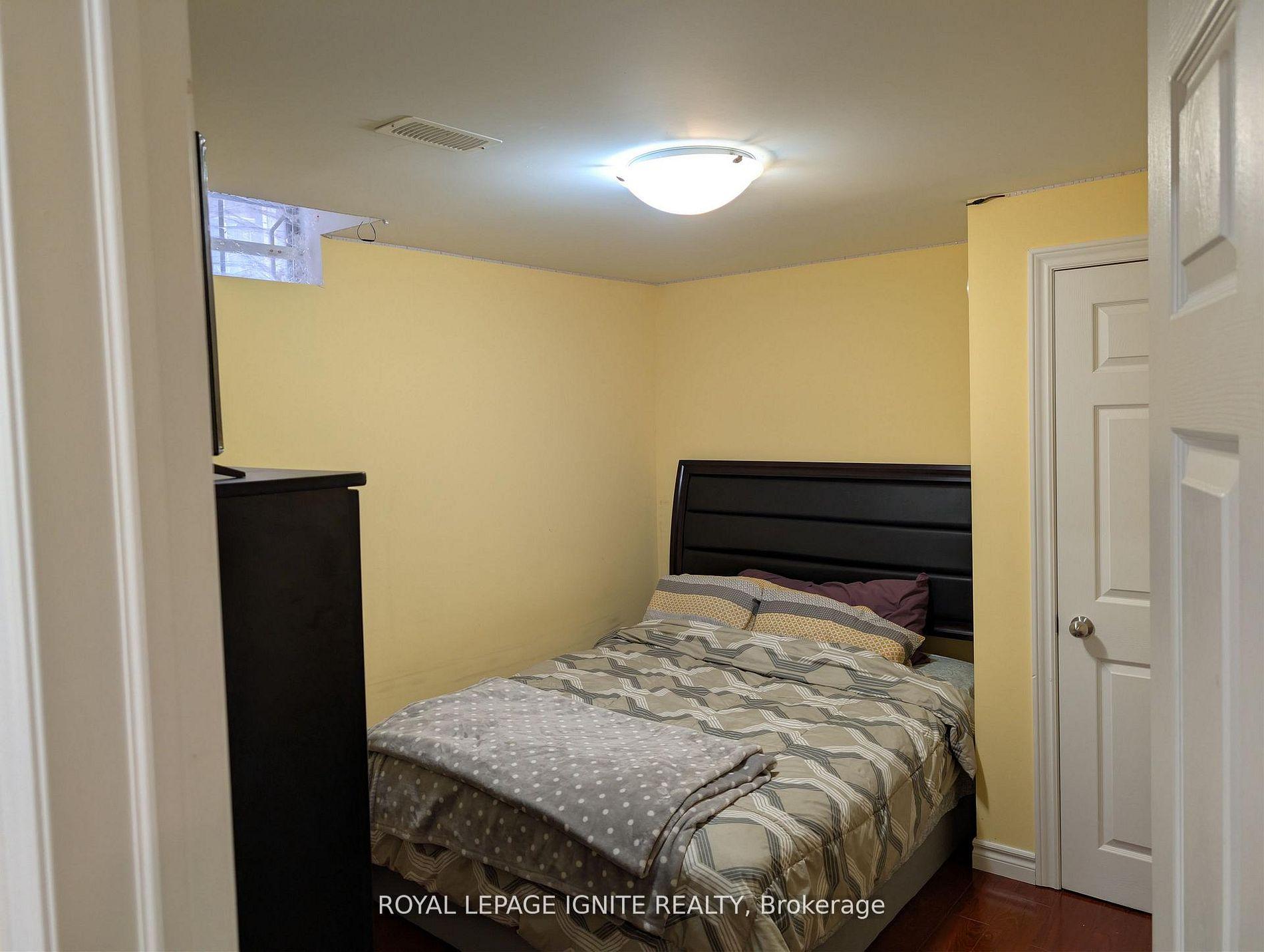 Photo 18 of 98 Chloe Crescent, Markham, Middlefield — HOMEH