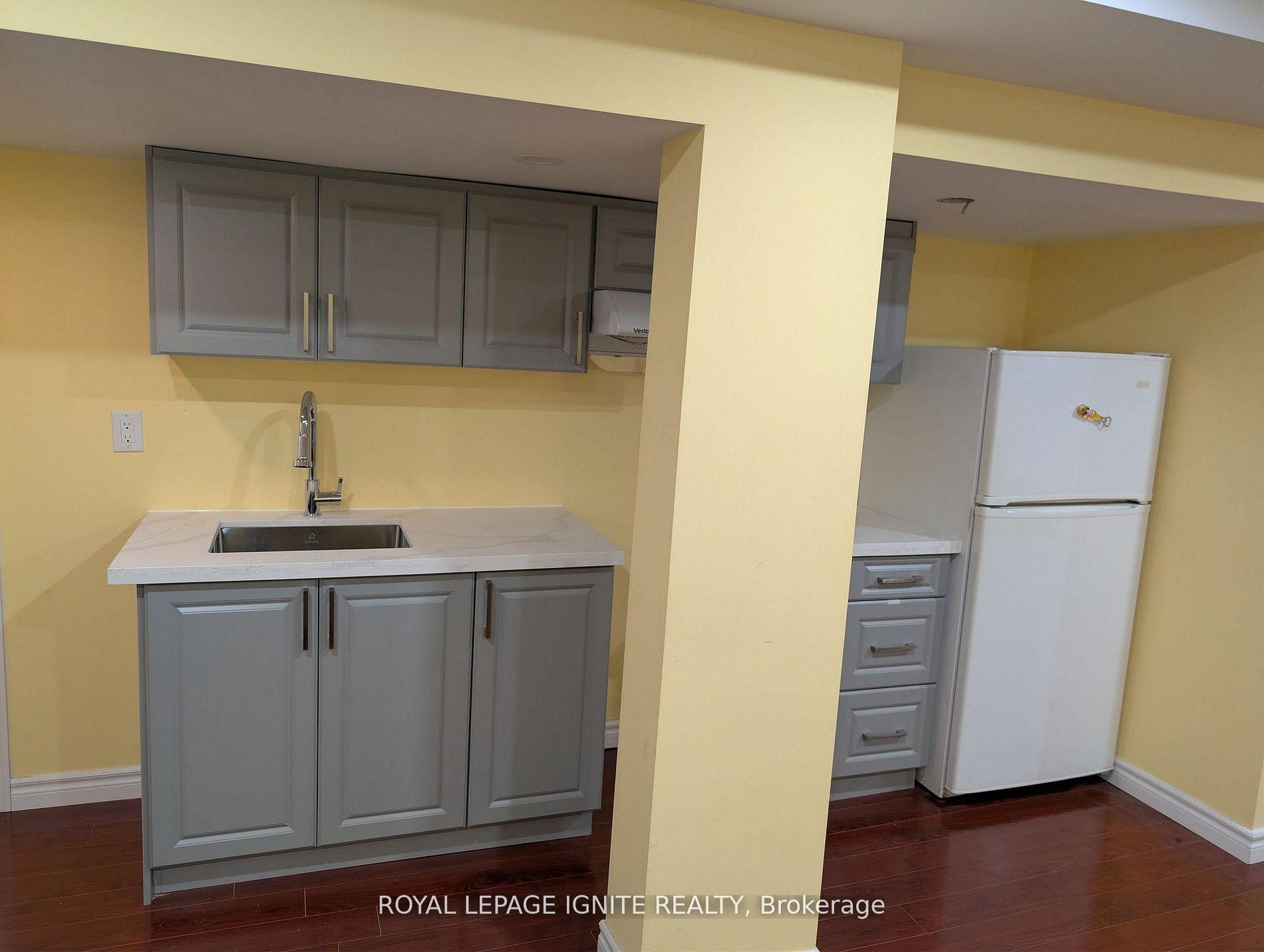 Photo 19 of 98 Chloe Crescent, Markham, Middlefield — HOMEH