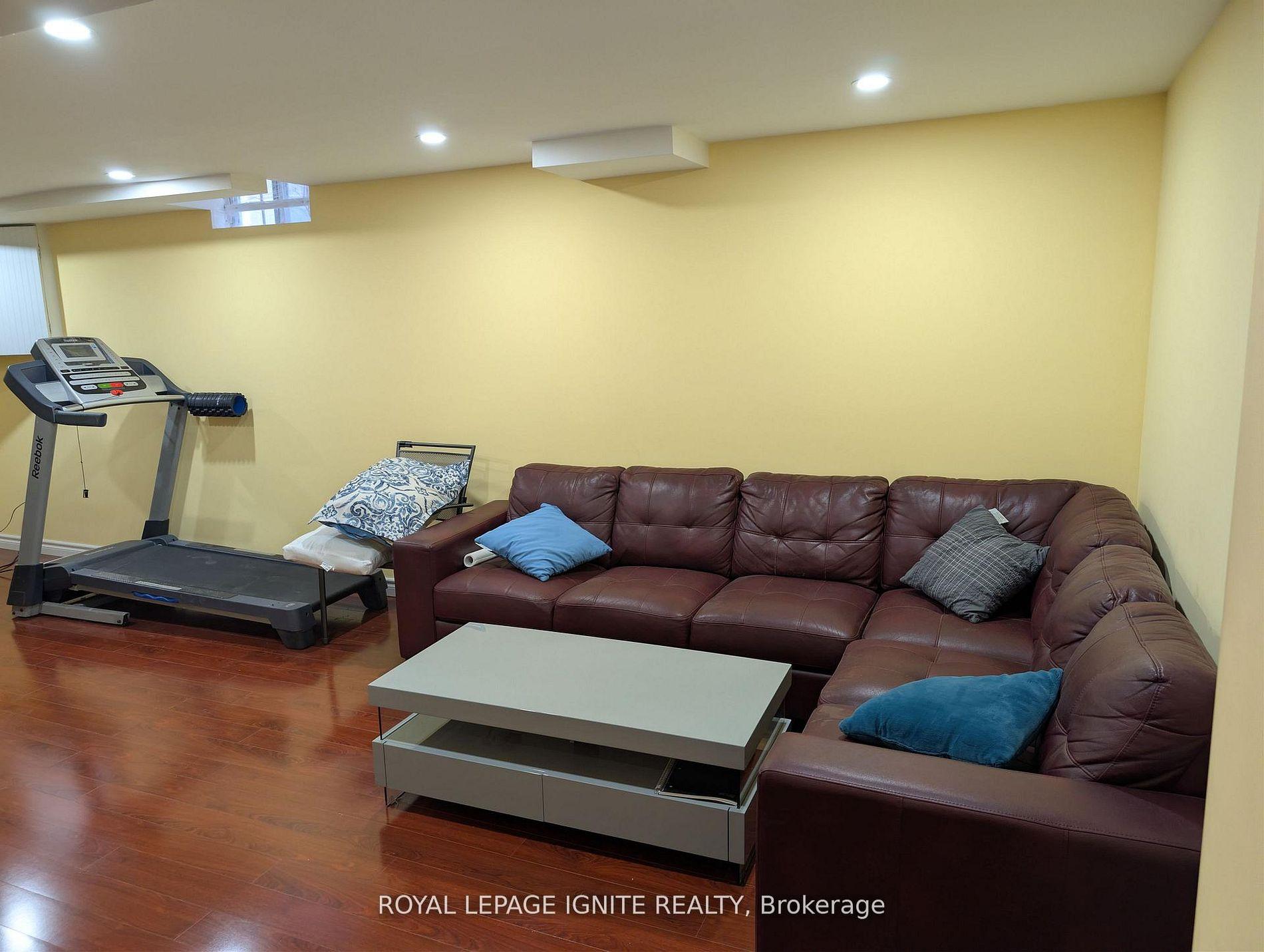 Photo 20 of 98 Chloe Crescent, Markham, Middlefield — HOMEH