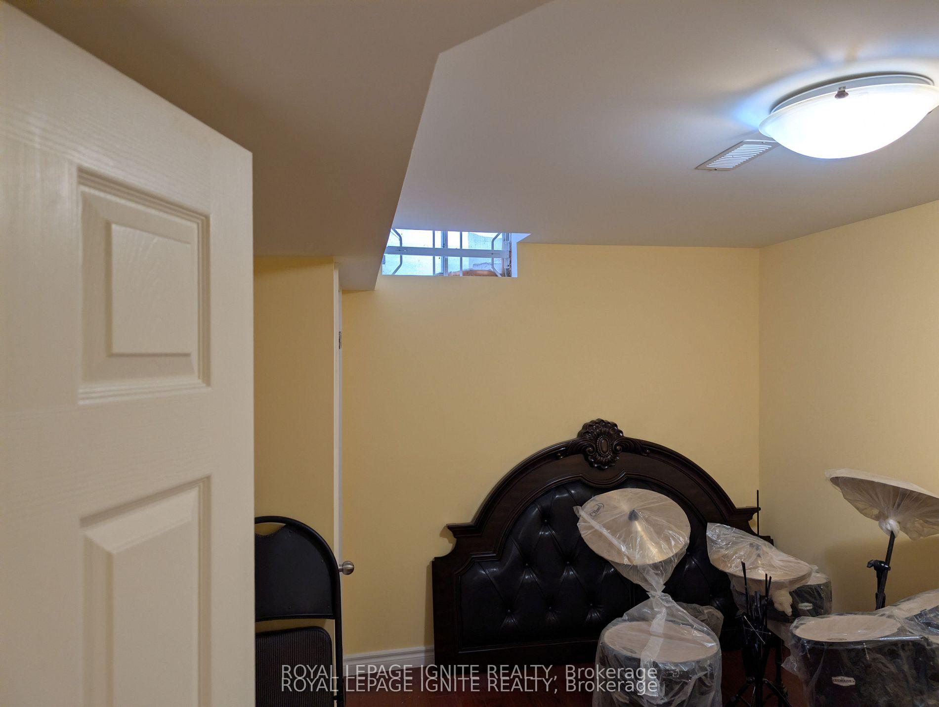 Photo 21 of 98 Chloe Crescent, Markham, Middlefield — HOMEH