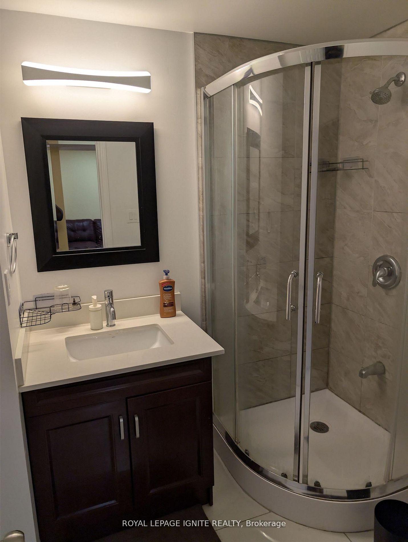 Photo 22 of 98 Chloe Crescent, Markham, Middlefield — HOMEH
