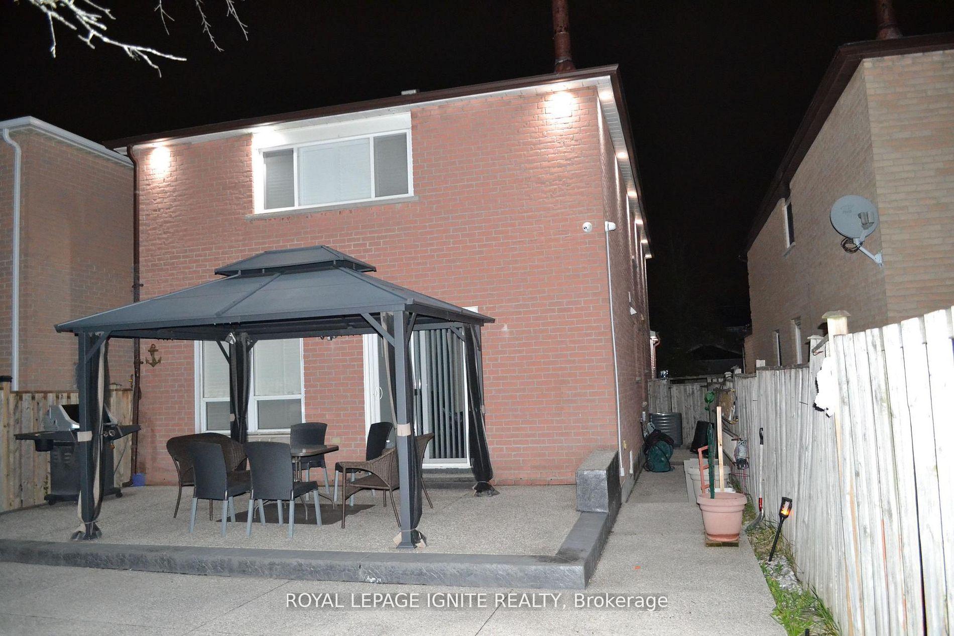 Photo 24 of 98 Chloe Crescent, Markham, Middlefield — HOMEH