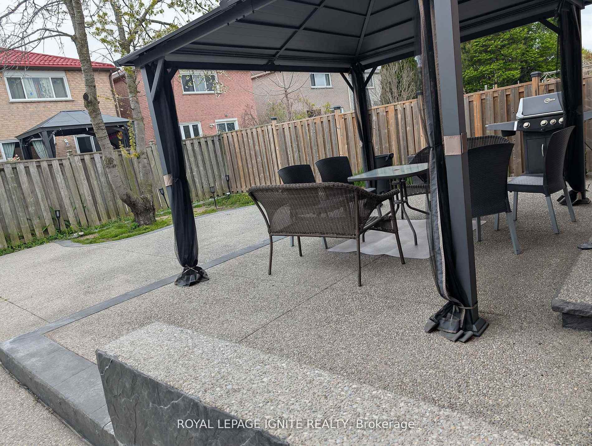 Photo 27 of 98 Chloe Crescent, Markham, Middlefield — HOMEH