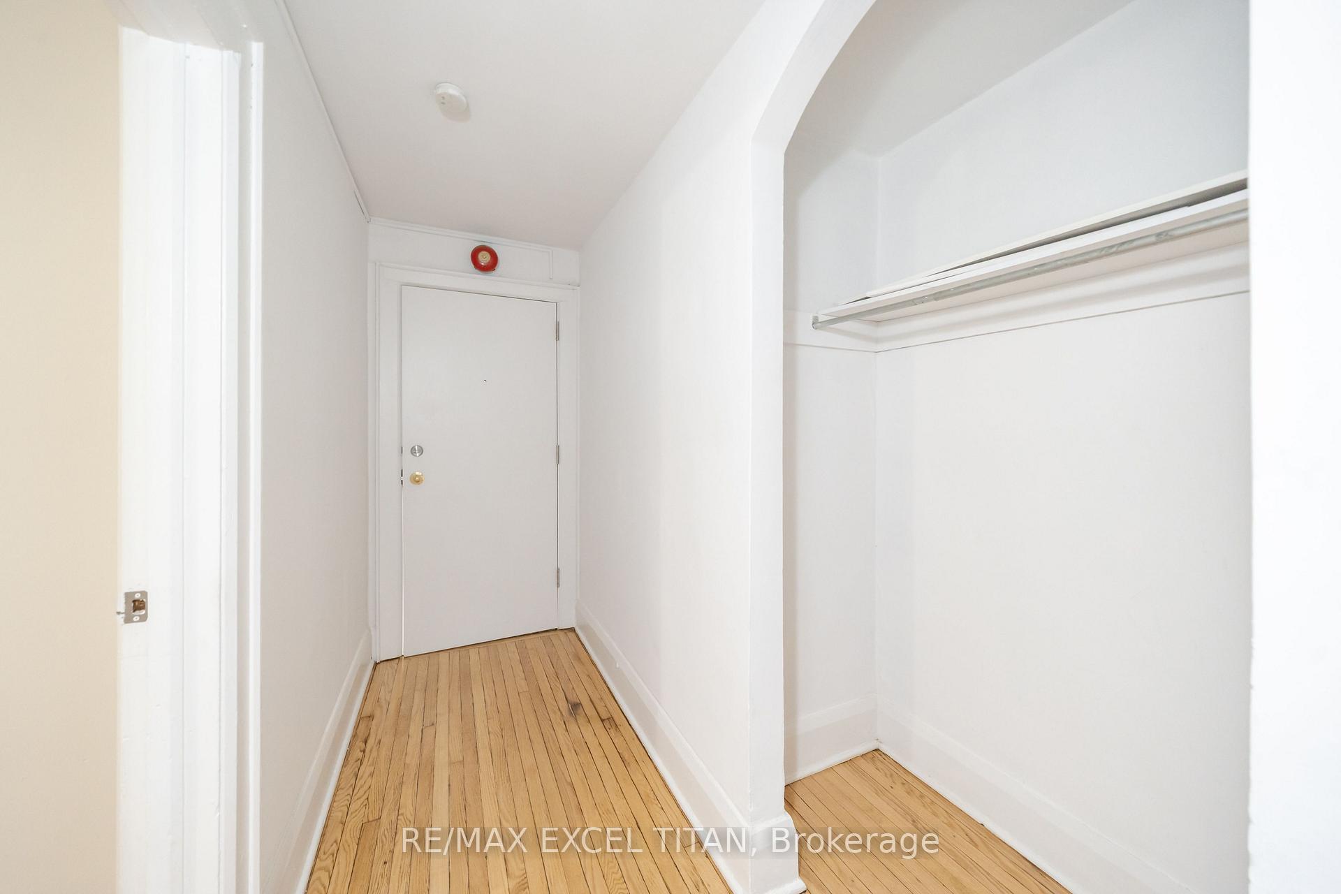 Photo 6 of Unit 22, 6 Kingston Road, Toronto, Woodbine Corridor — HOMEH