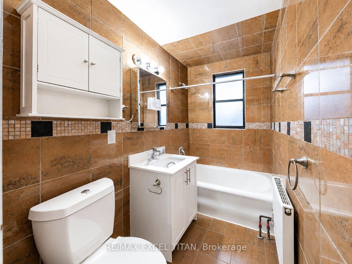 Photo 9 of Unit 22, 6 Kingston Road, Toronto, Woodbine Corridor — HOMEH