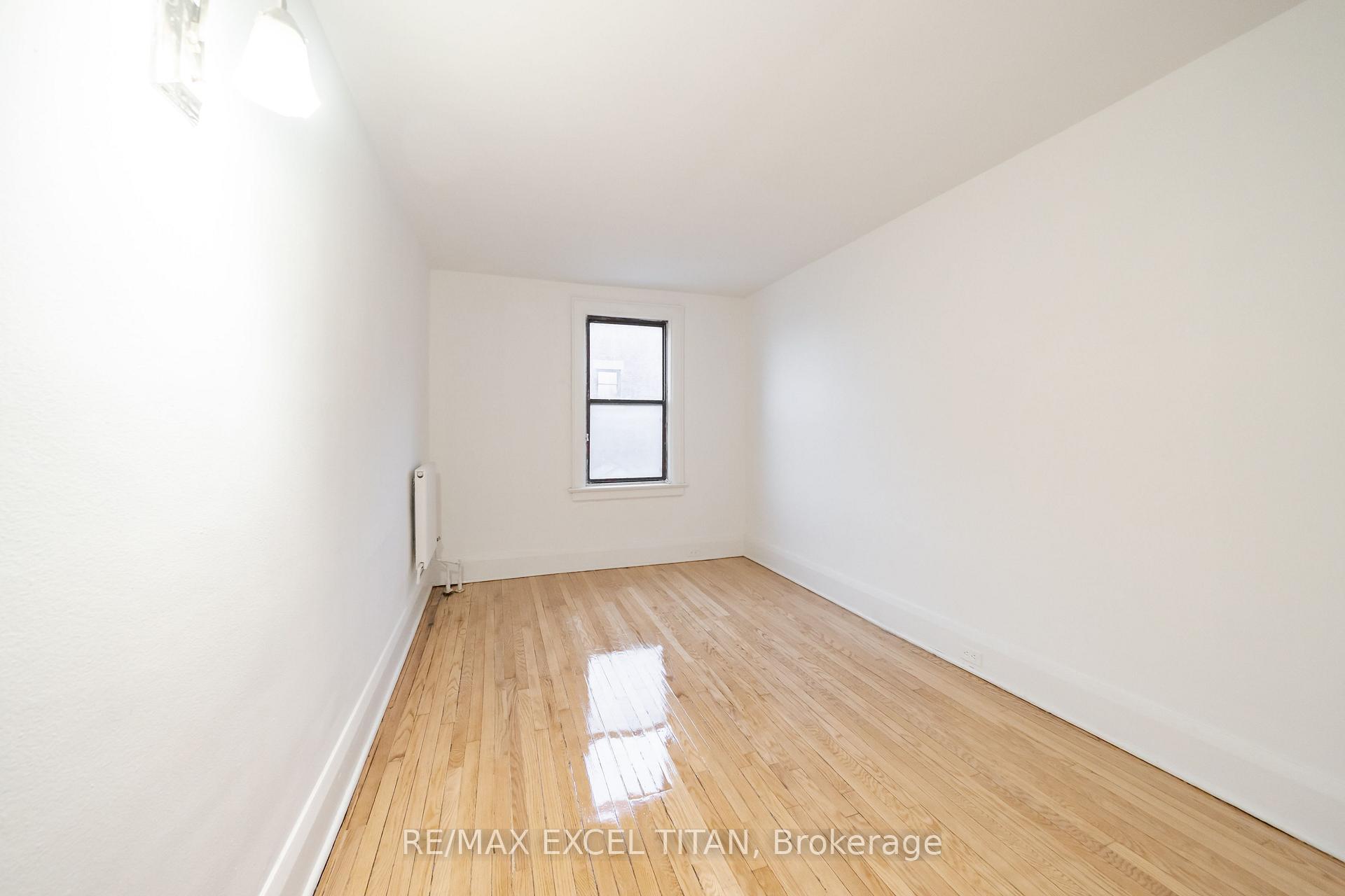 Photo 4 of Unit 23, 6 Kingston Road, Toronto, Woodbine Corridor — HOMEH
