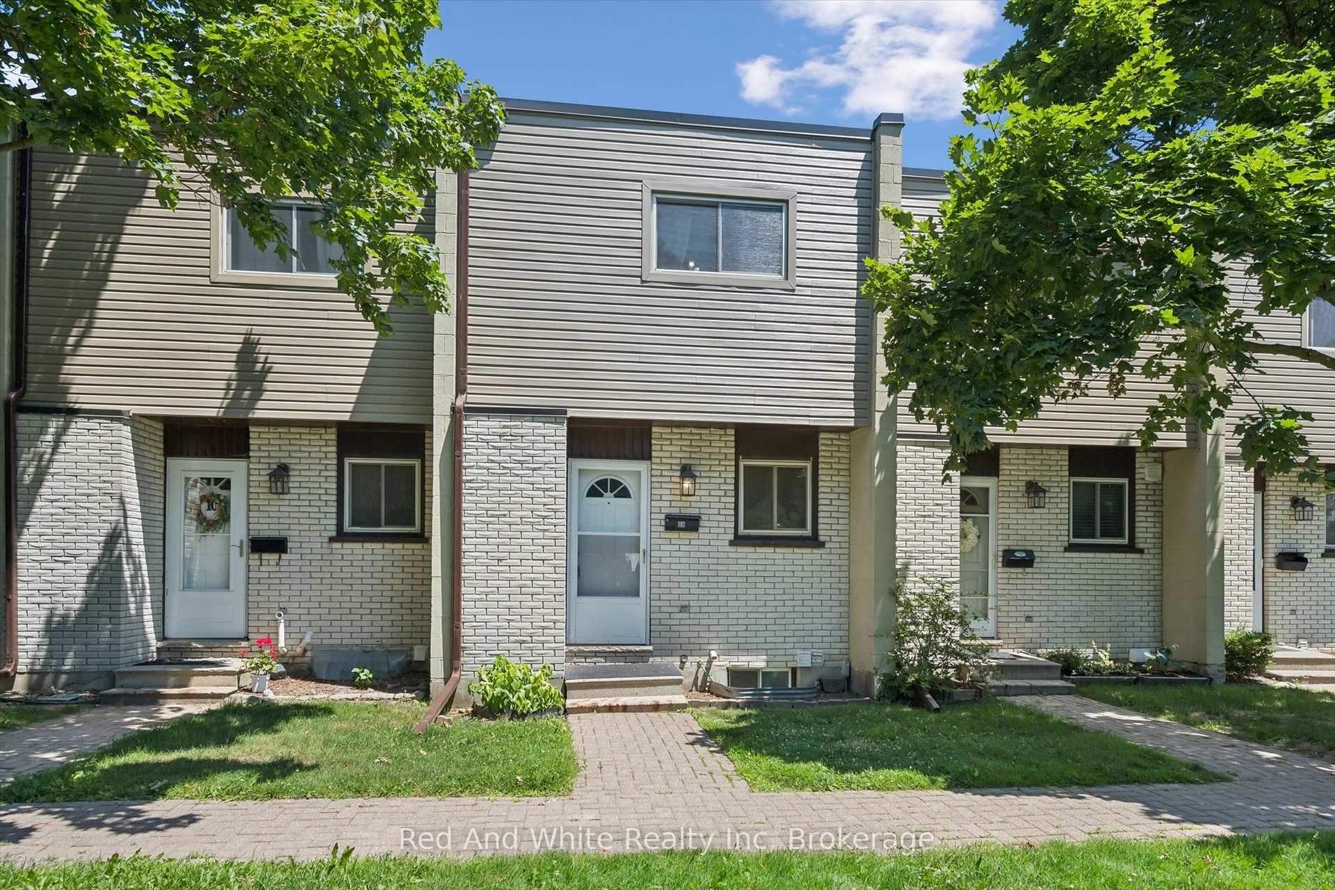 Photo 3 of Unit 11, 178 Grulke Street, Kitchener, Centreville Chicopee — HOMEH