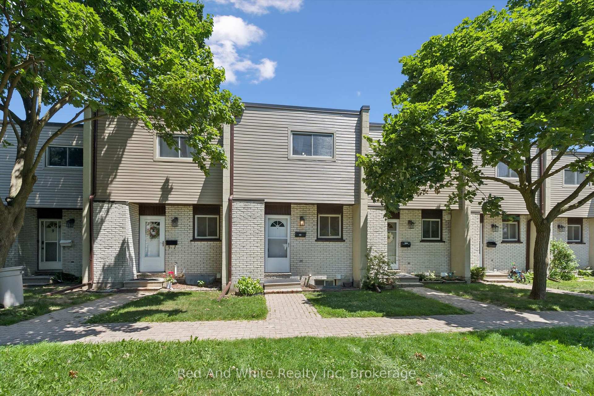 Photo 4 of Unit 11, 178 Grulke Street, Kitchener, Centreville Chicopee — HOMEH