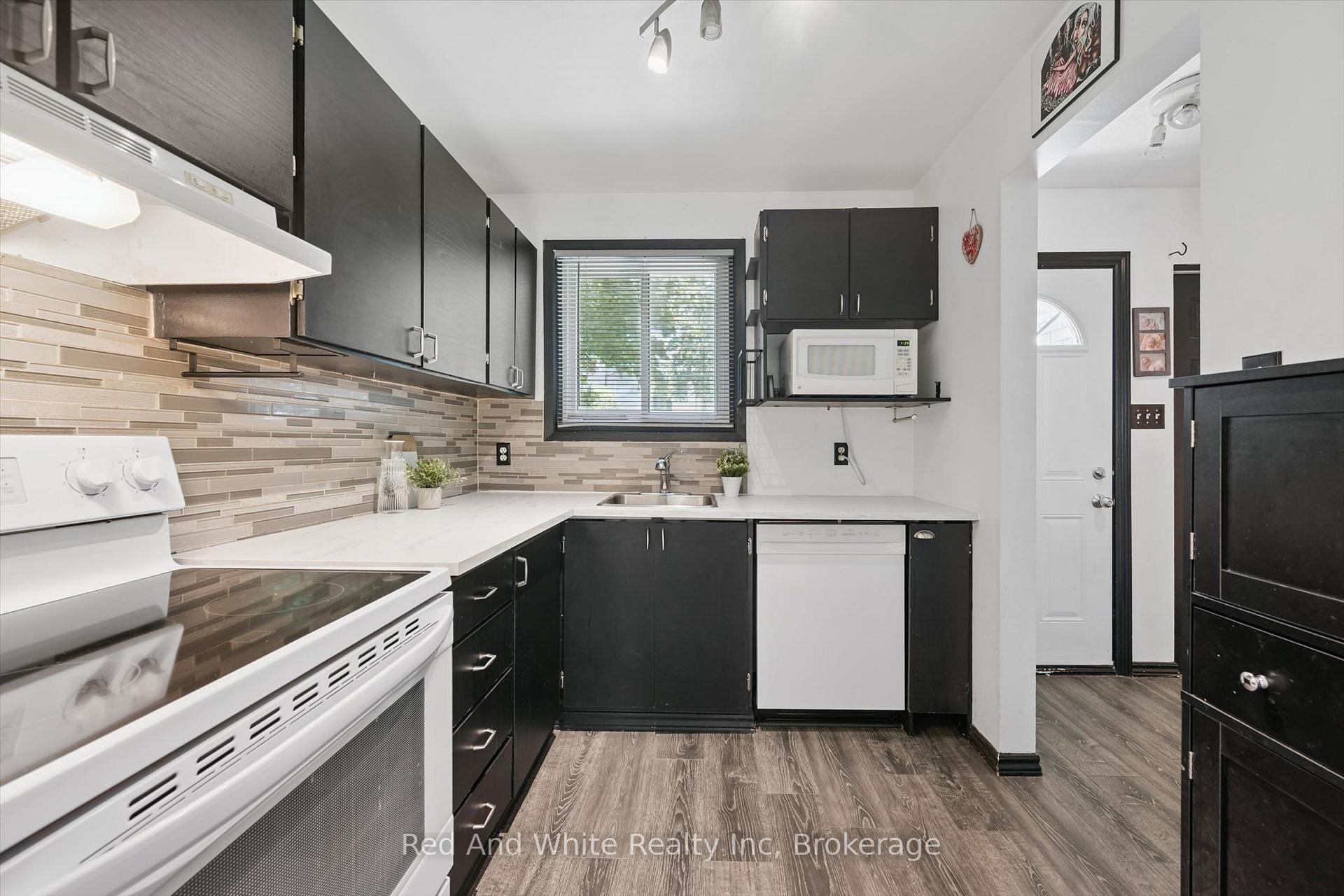 Photo 10 of Unit 11, 178 Grulke Street, Kitchener, Centreville Chicopee — HOMEH
