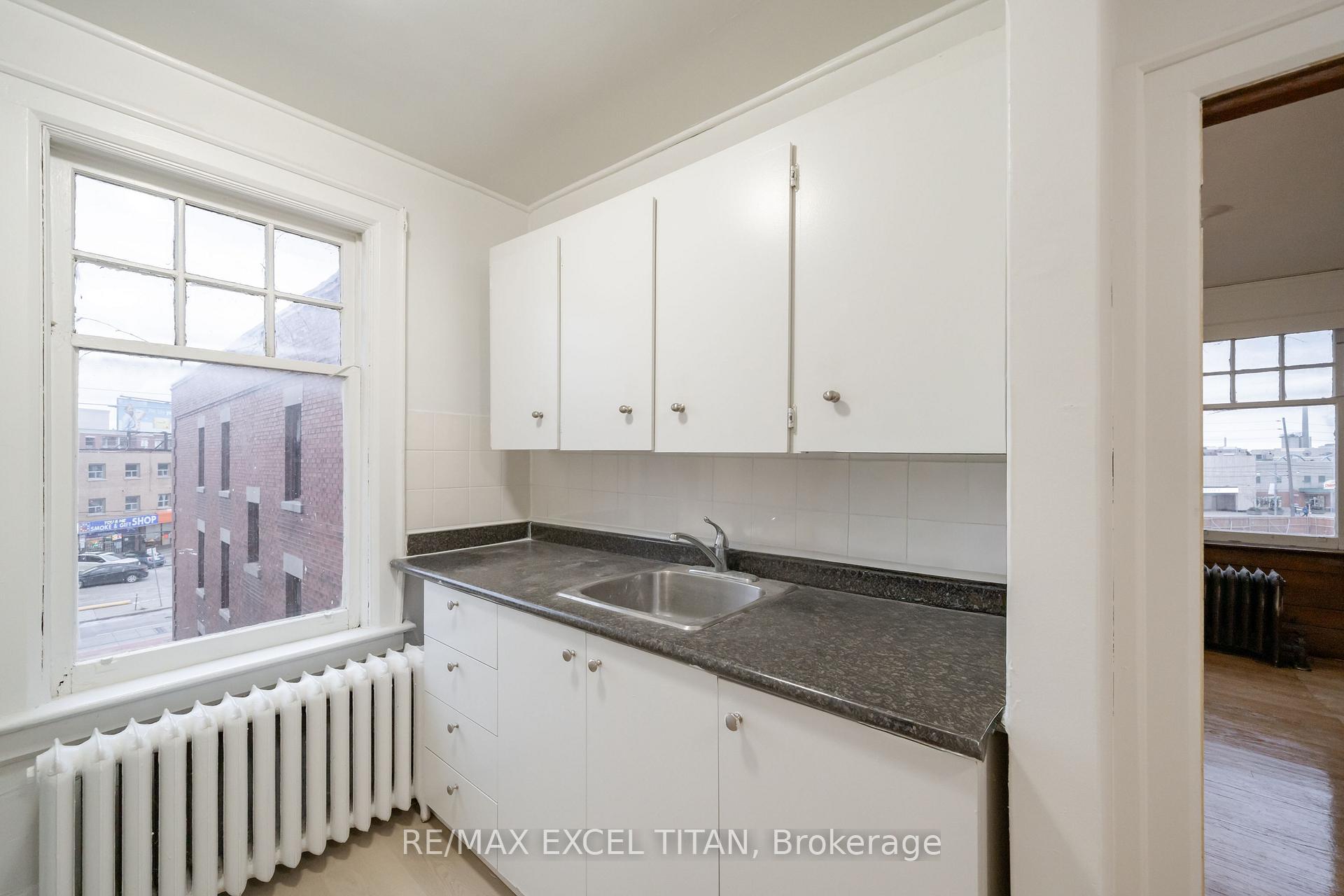 Photo 6 of Unit 43, 4 Kingston Road, Toronto, Woodbine Corridor — HOMEH