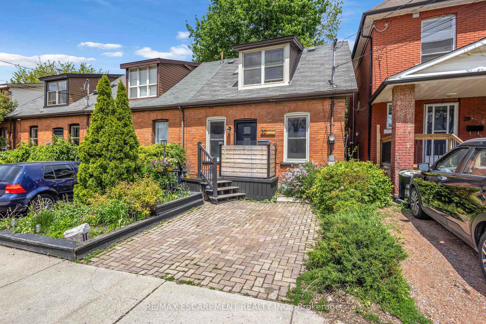 Photo 2 of 30 Sunset Avenue, Hamilton, Strathcona — HOMEH