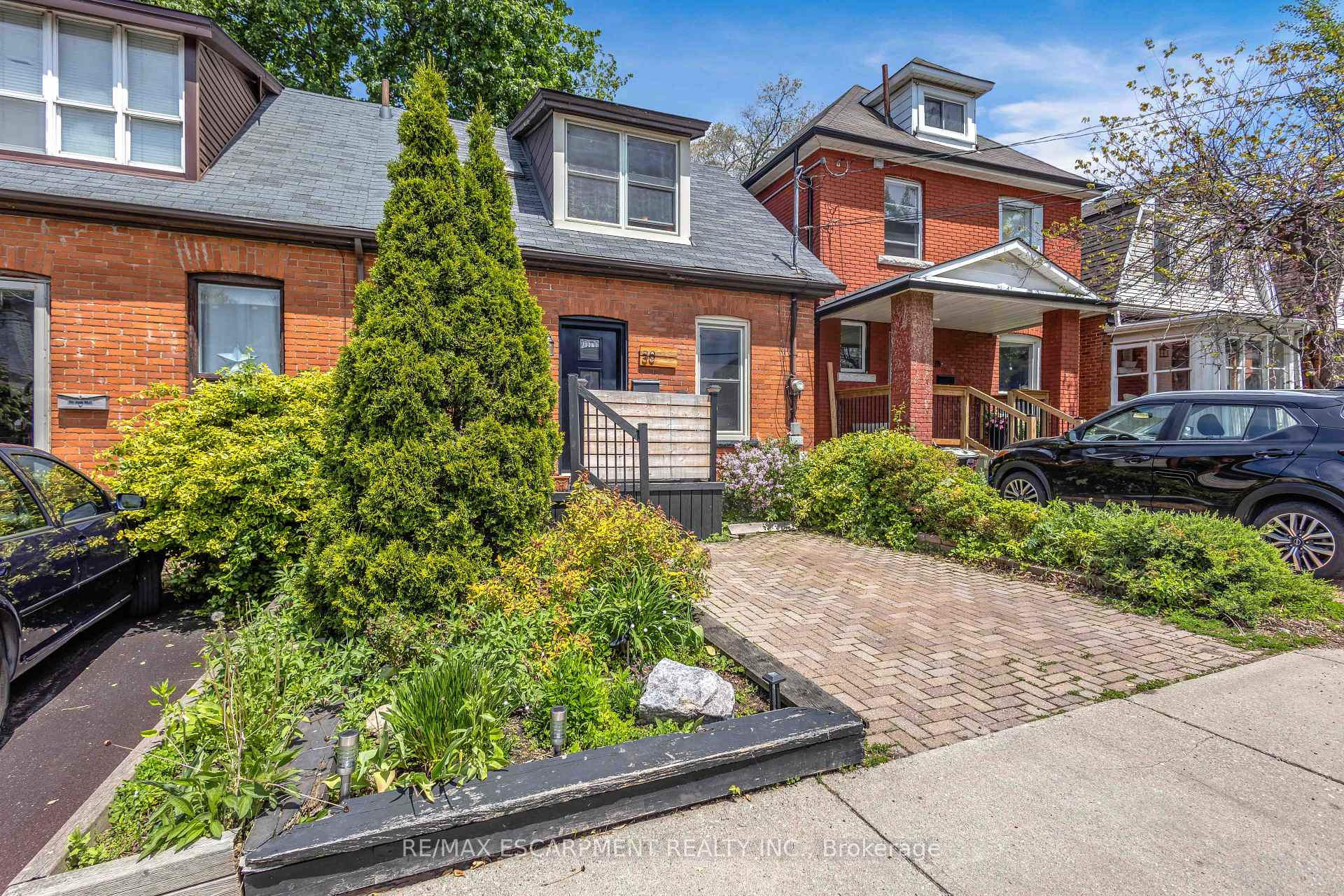 Photo 3 of 30 Sunset Avenue, Hamilton, Strathcona — HOMEH