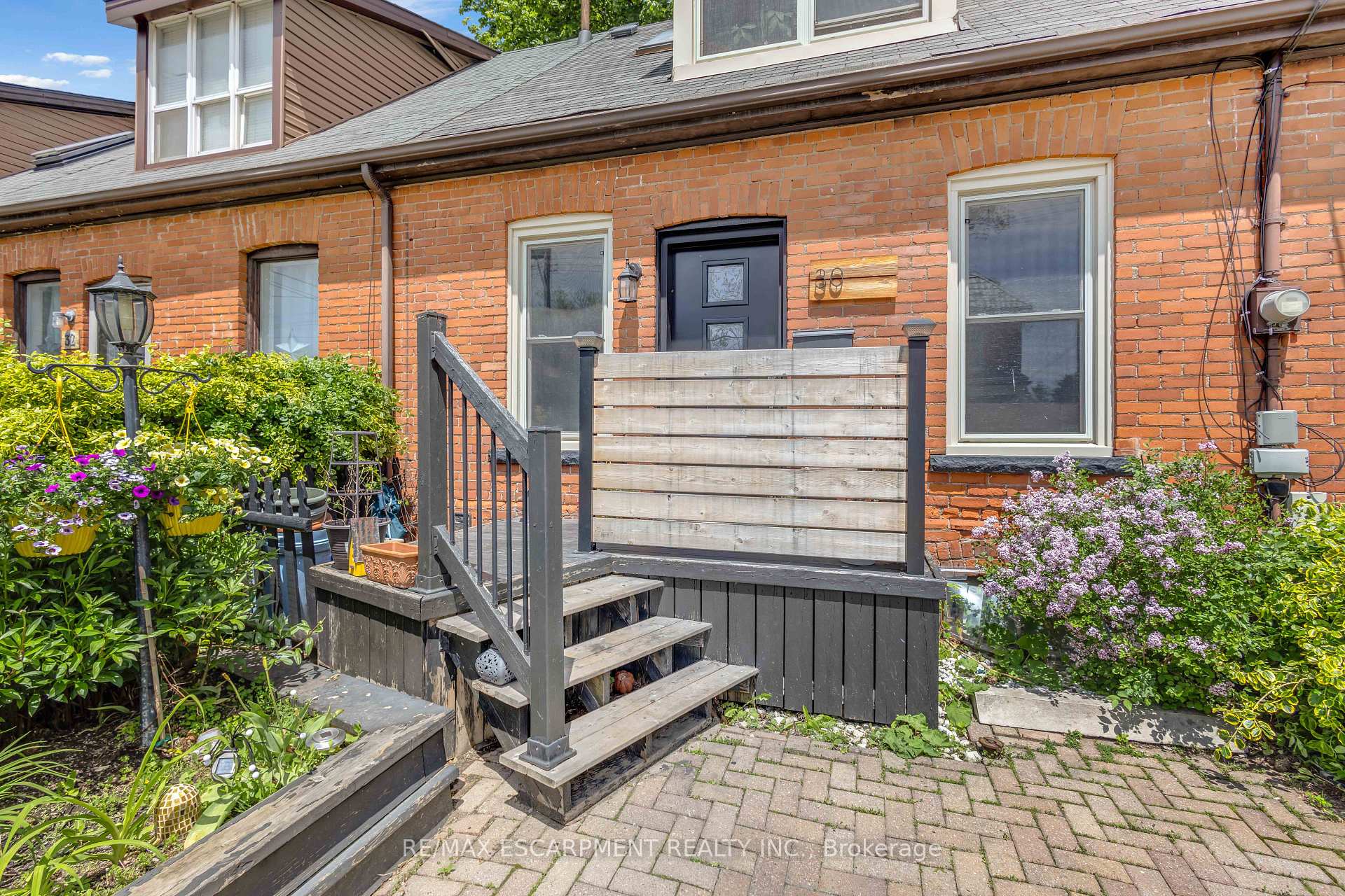 Photo 4 of 30 Sunset Avenue, Hamilton, Strathcona — HOMEH