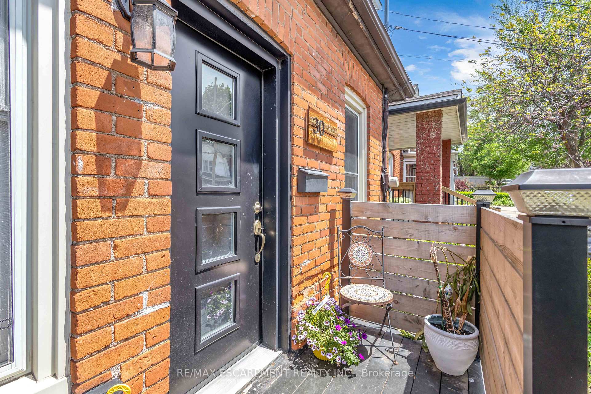 Photo 5 of 30 Sunset Avenue, Hamilton, Strathcona — HOMEH