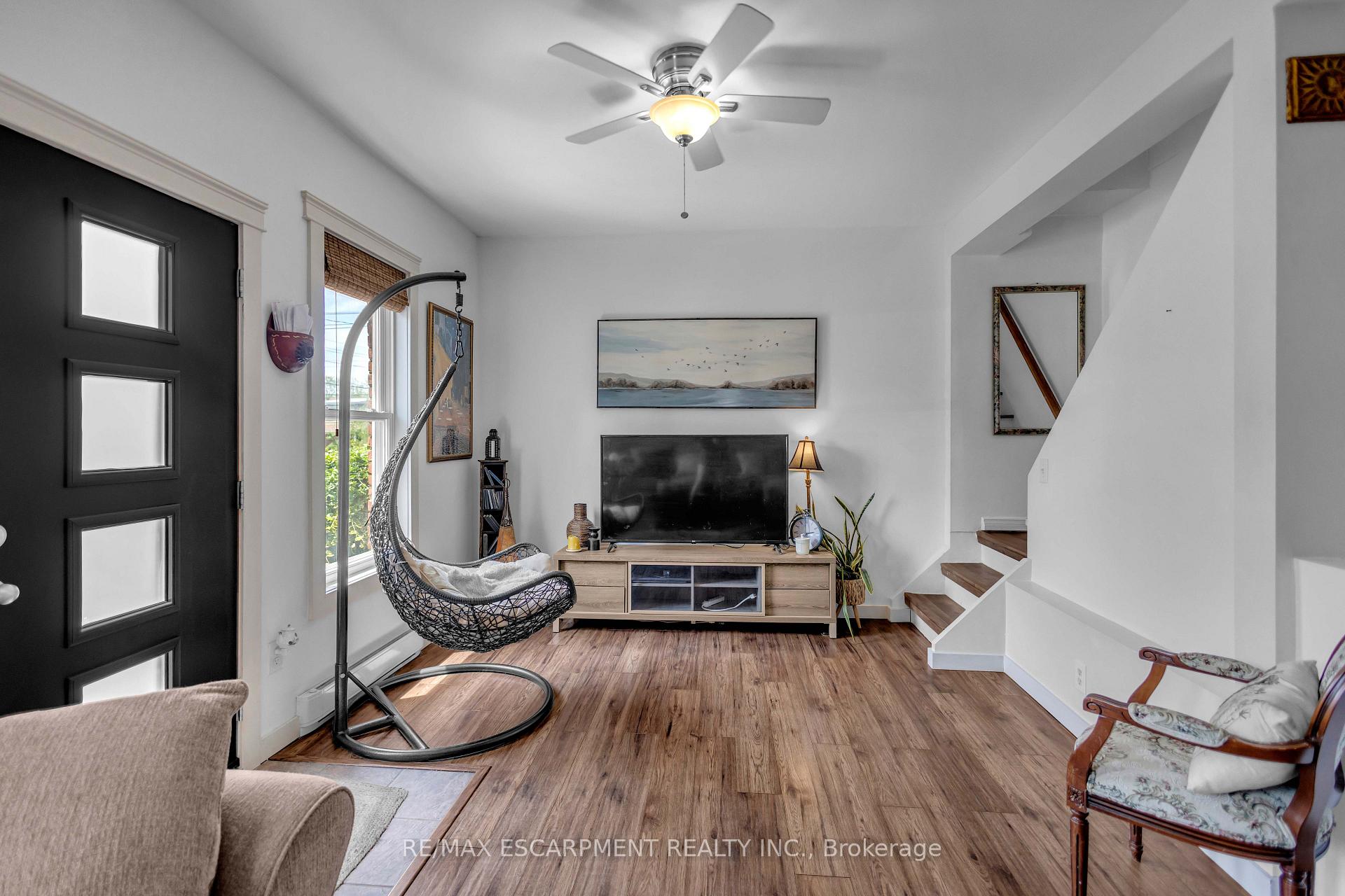 Photo 9 of 30 Sunset Avenue, Hamilton, Strathcona — HOMEH