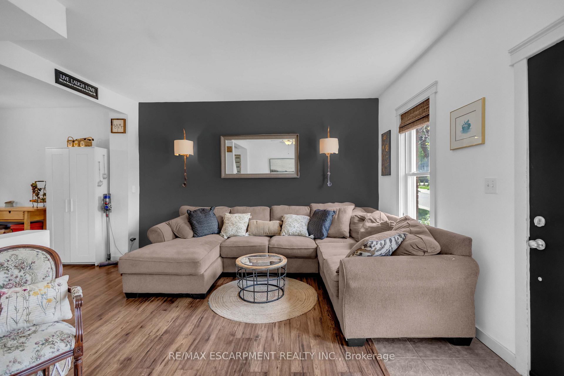 Photo 11 of 30 Sunset Avenue, Hamilton, Strathcona — HOMEH