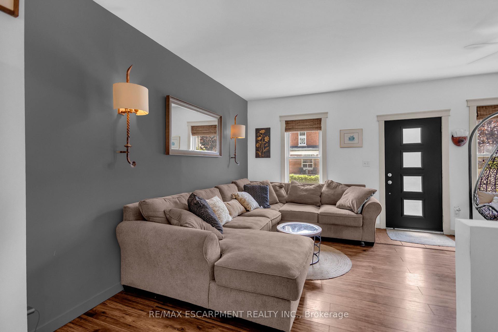 Photo 12 of 30 Sunset Avenue, Hamilton, Strathcona — HOMEH