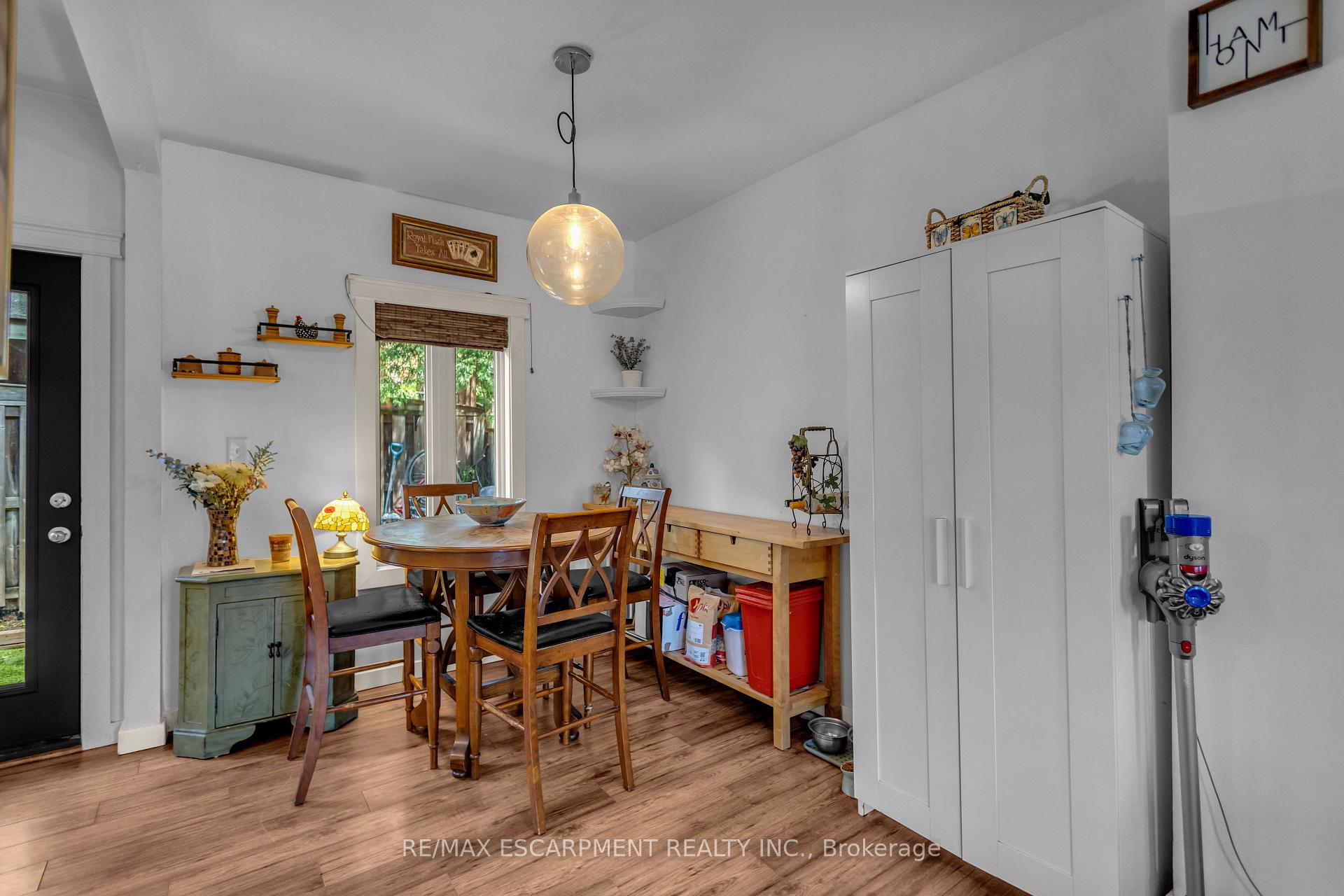 Photo 13 of 30 Sunset Avenue, Hamilton, Strathcona — HOMEH