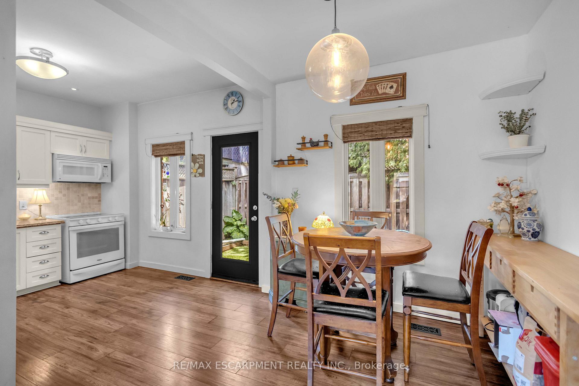 Photo 14 of 30 Sunset Avenue, Hamilton, Strathcona — HOMEH