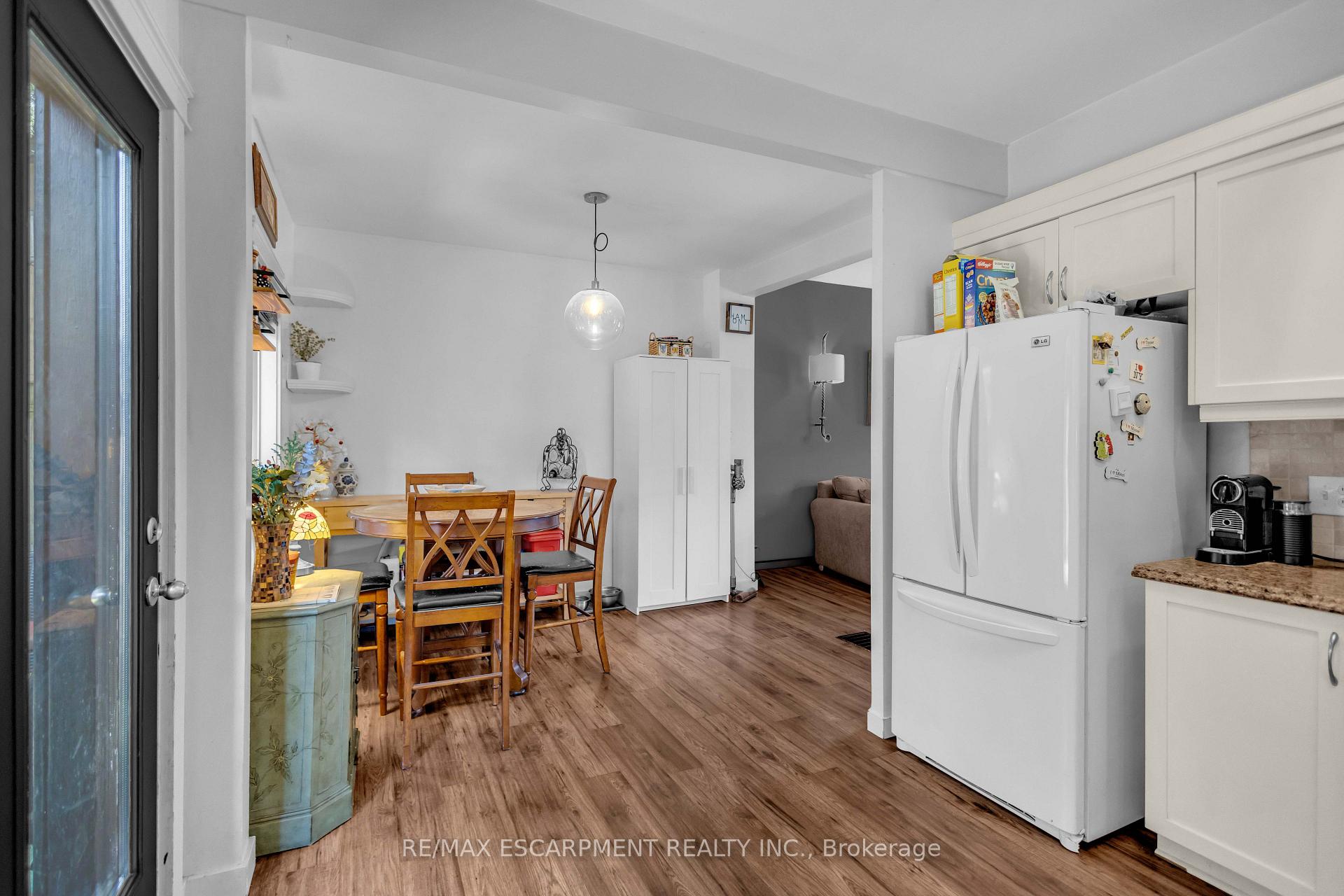 Photo 17 of 30 Sunset Avenue, Hamilton, Strathcona — HOMEH