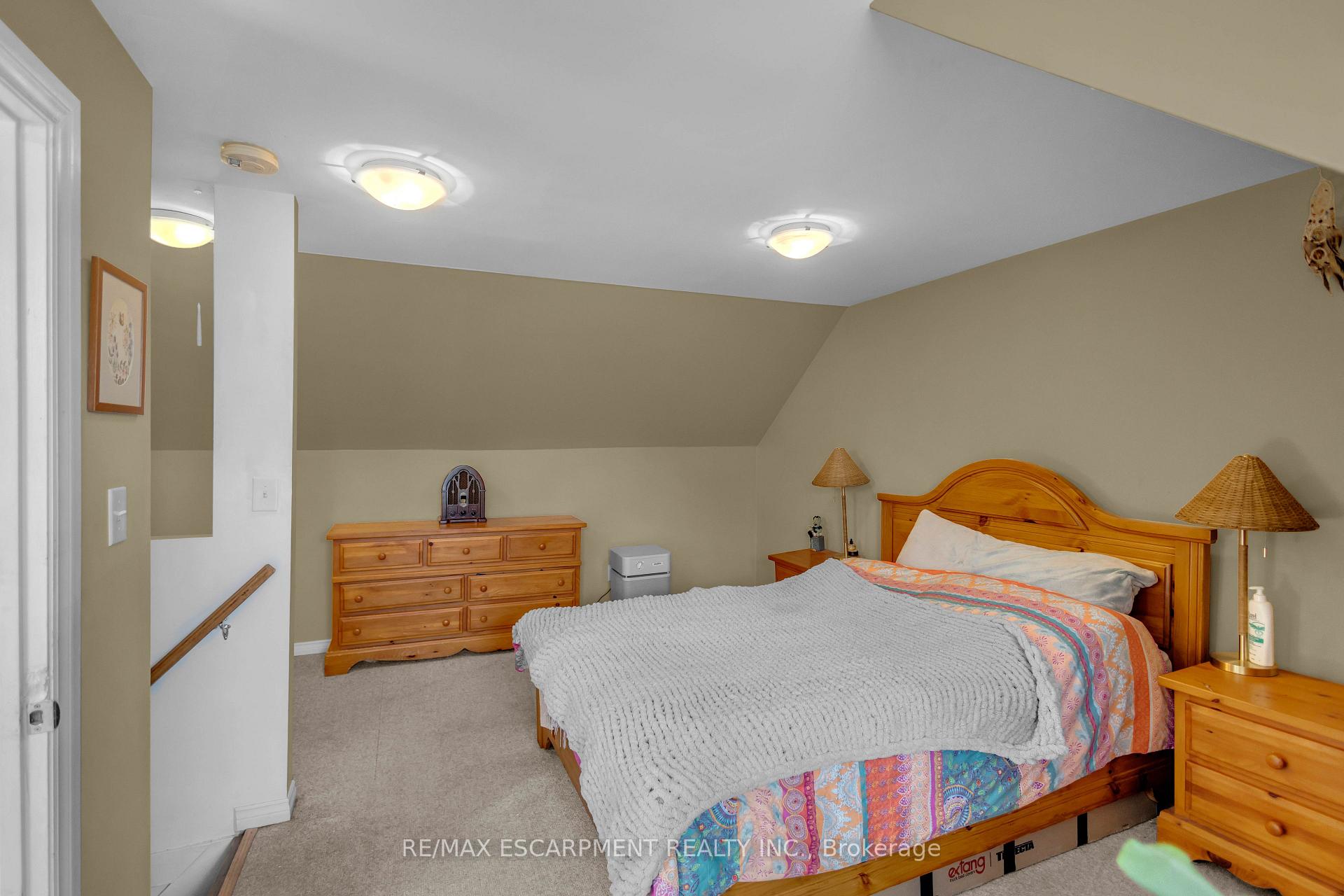 Photo 24 of 30 Sunset Avenue, Hamilton, Strathcona — HOMEH