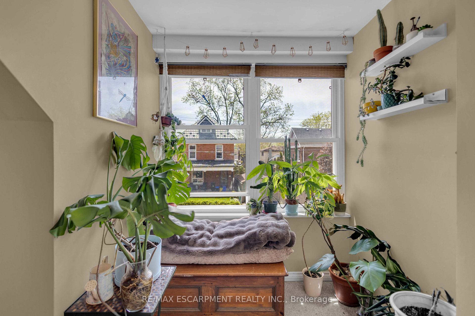 Photo 26 of 30 Sunset Avenue, Hamilton, Strathcona — HOMEH