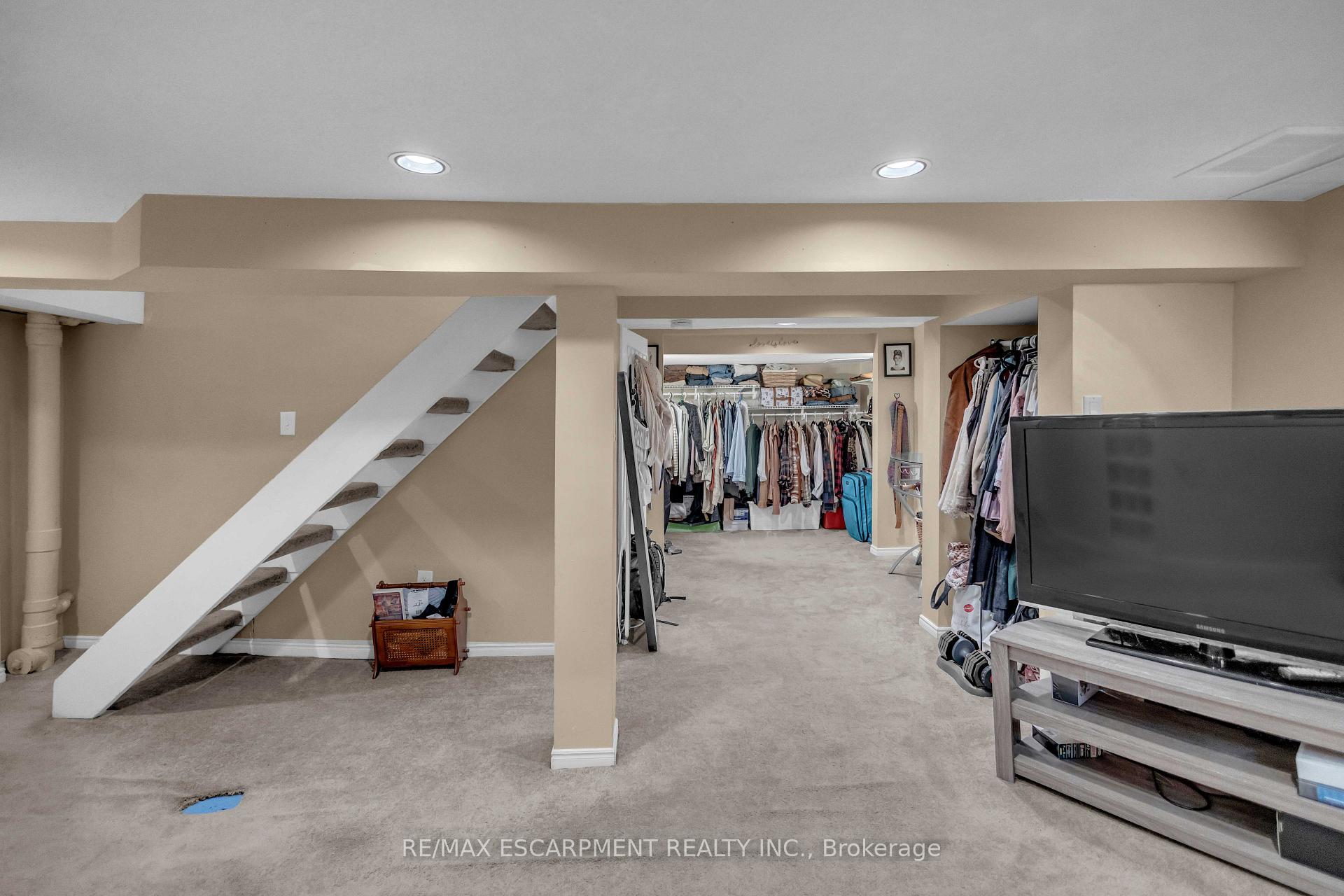 Photo 30 of 30 Sunset Avenue, Hamilton, Strathcona — HOMEH