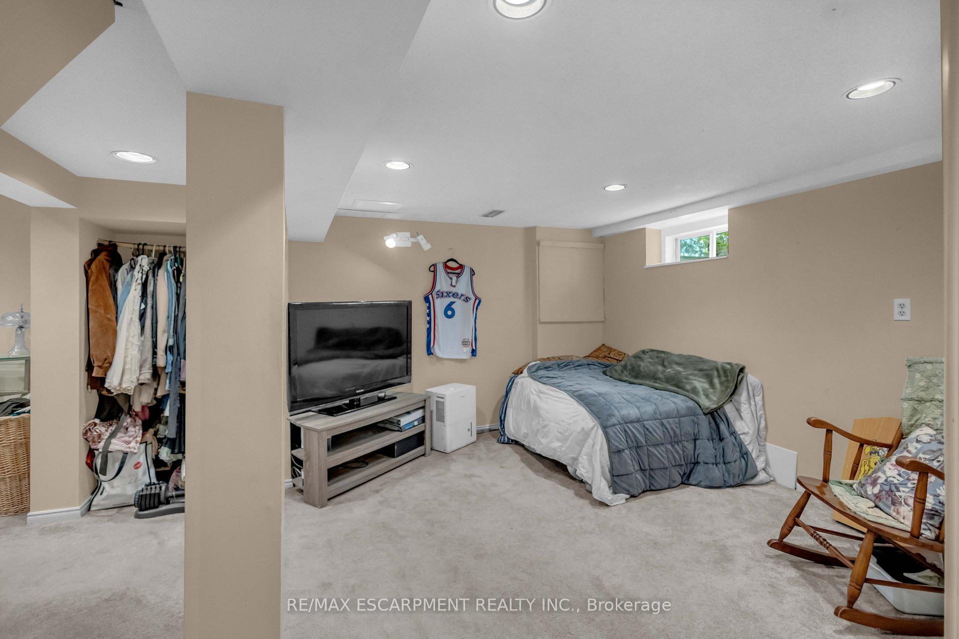 Photo 31 of 30 Sunset Avenue, Hamilton, Strathcona — HOMEH