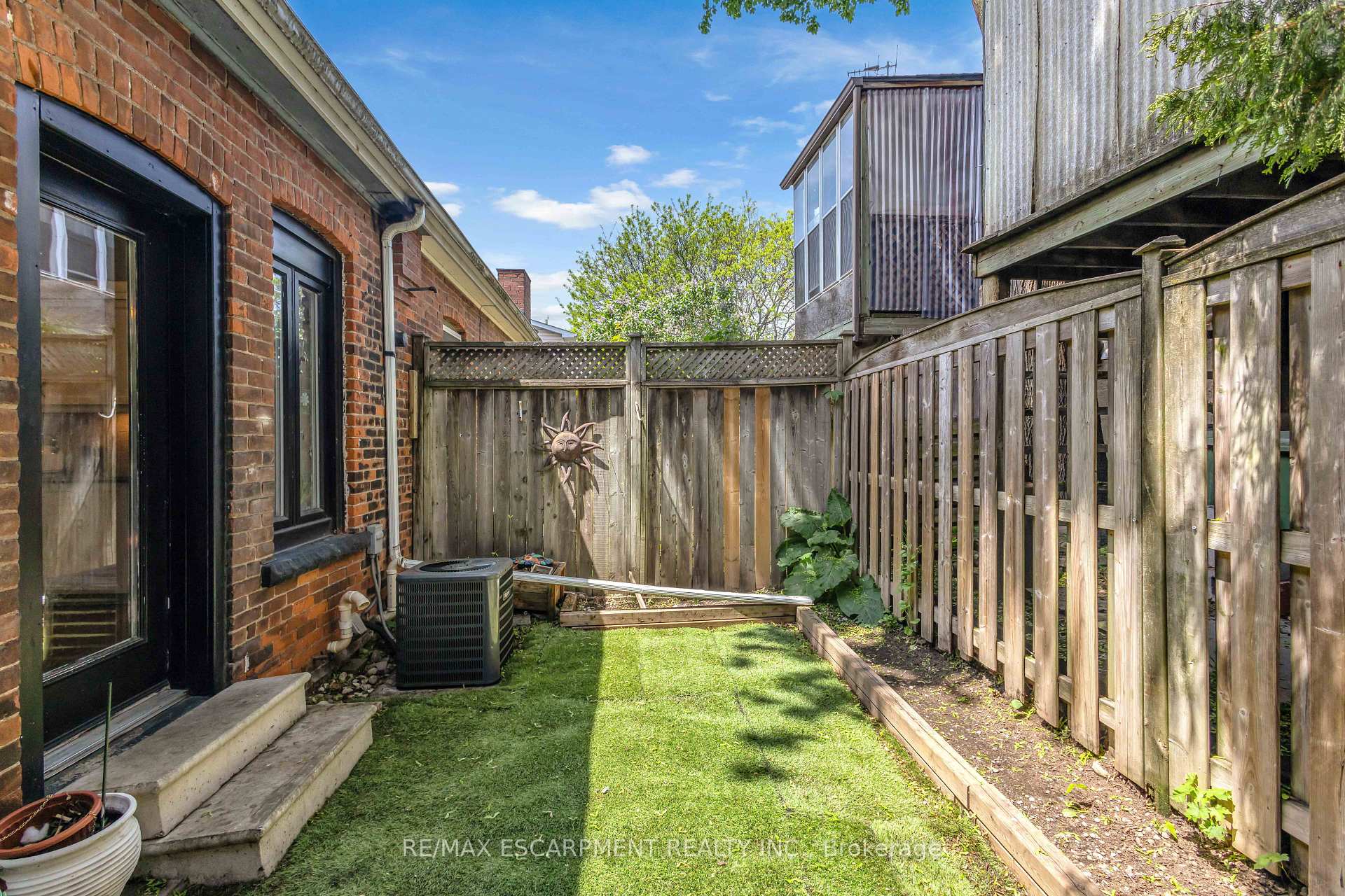 Photo 36 of 30 Sunset Avenue, Hamilton, Strathcona — HOMEH